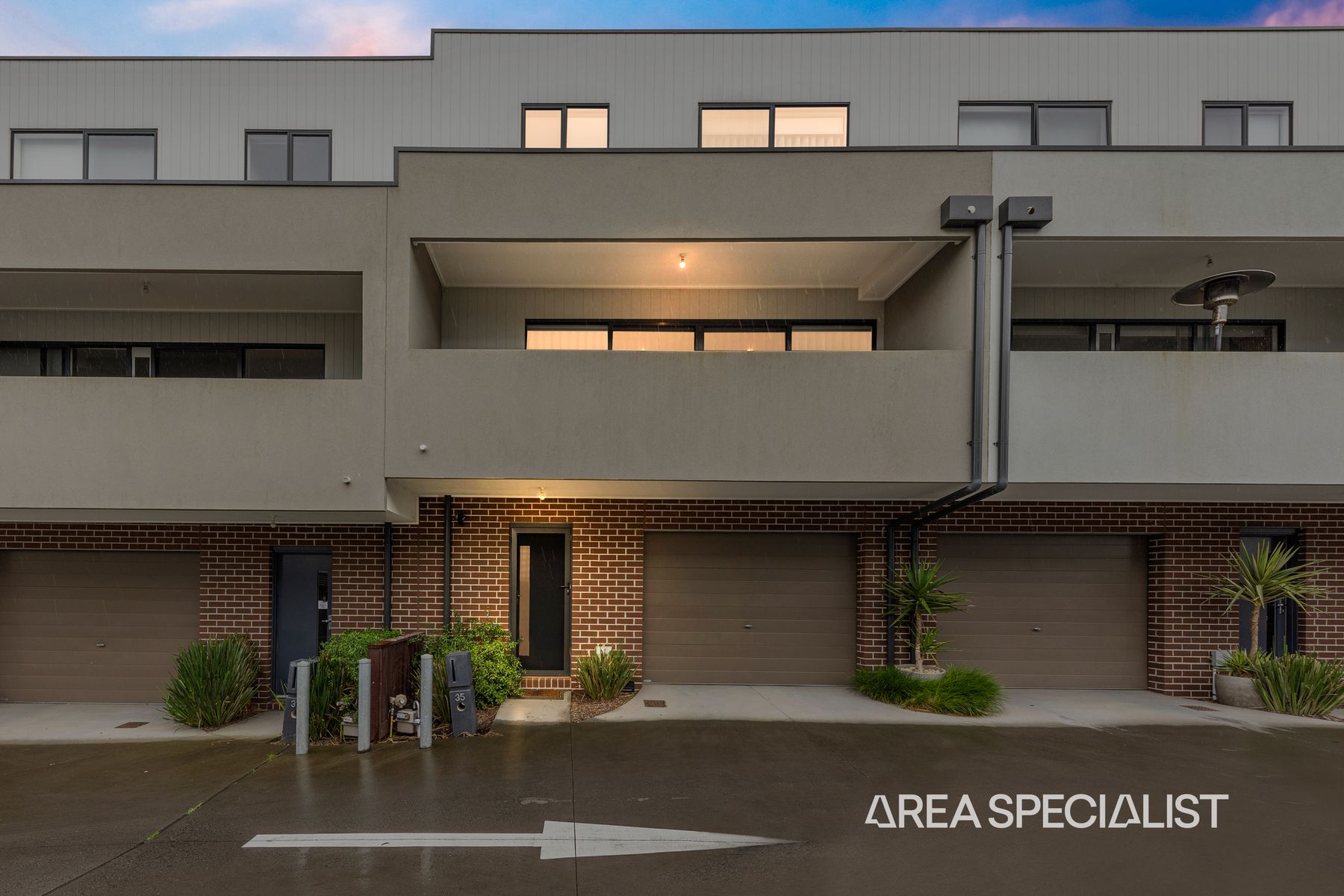 35 Rubus Way, Pakenham, VIC 3810, Pakenham - Thumbnail 2
