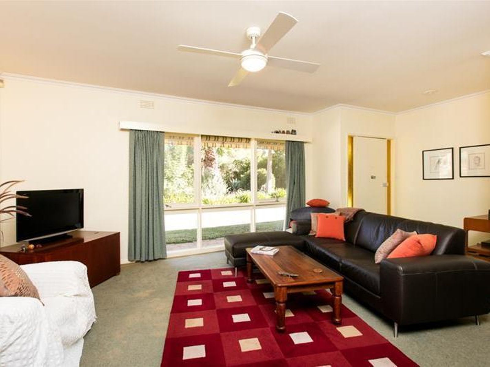 683 Cureton Avenue, Nichols Point - Thumbnail 3