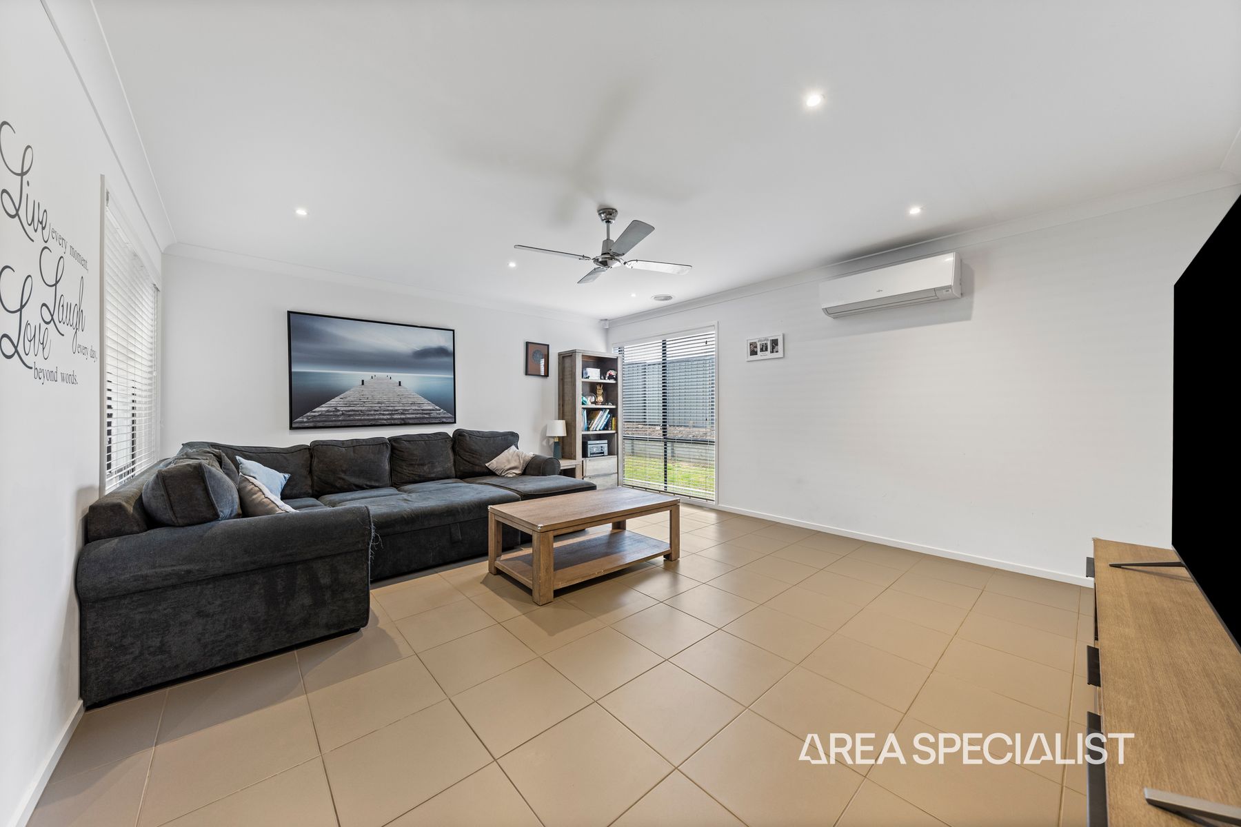 14 Eyre Place, Pakenham, VIC 3810, Pakenham - Thumbnail 6