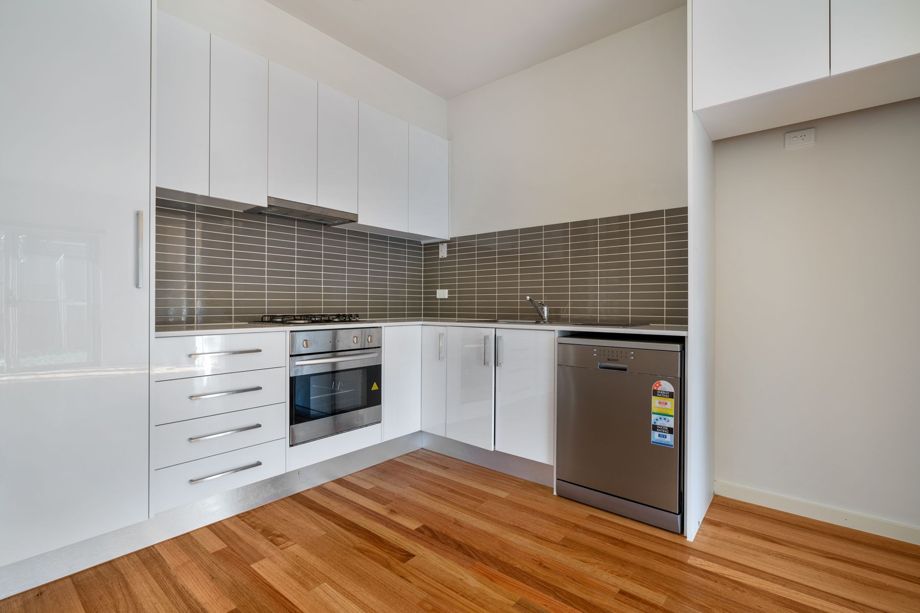 3/34 Grevillia Road, Oak Park, VIC 3046, Oak Park - Thumbnail 2