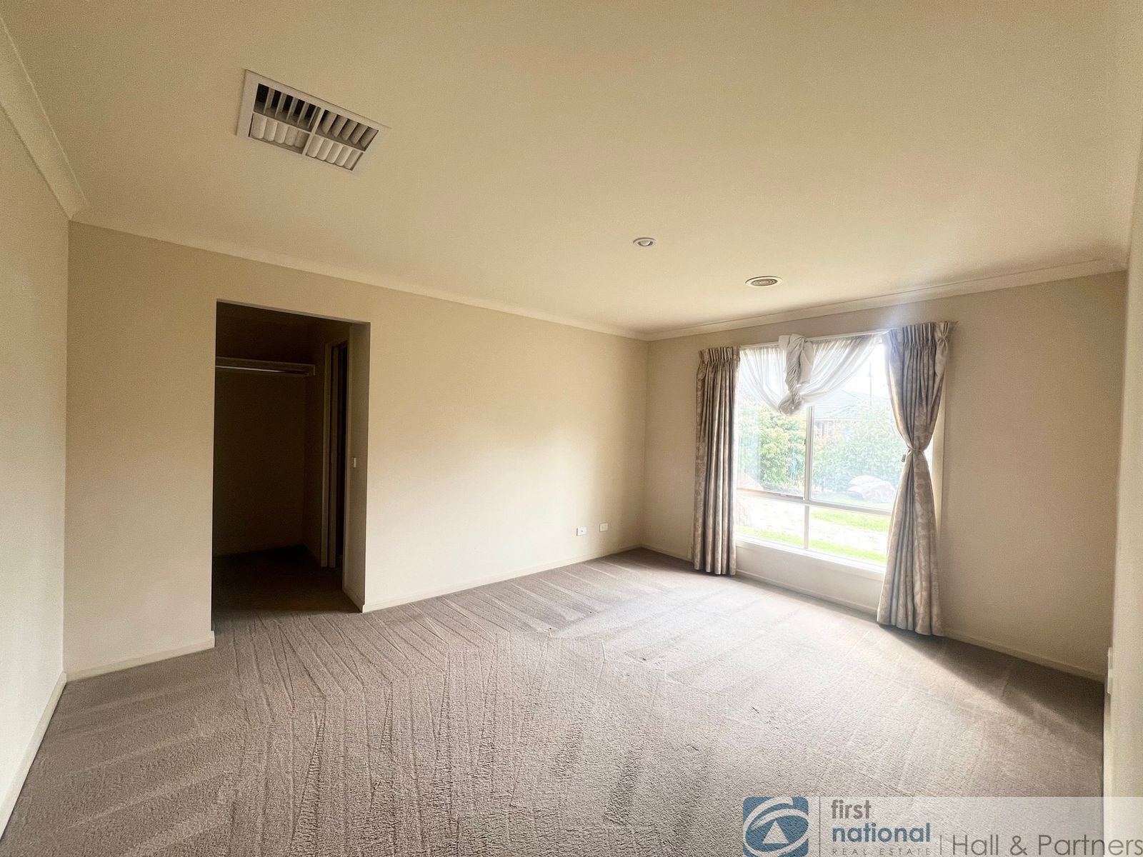 22 Camelia Way, Pakenham VIC 3810, Pakenham - Thumbnail 2