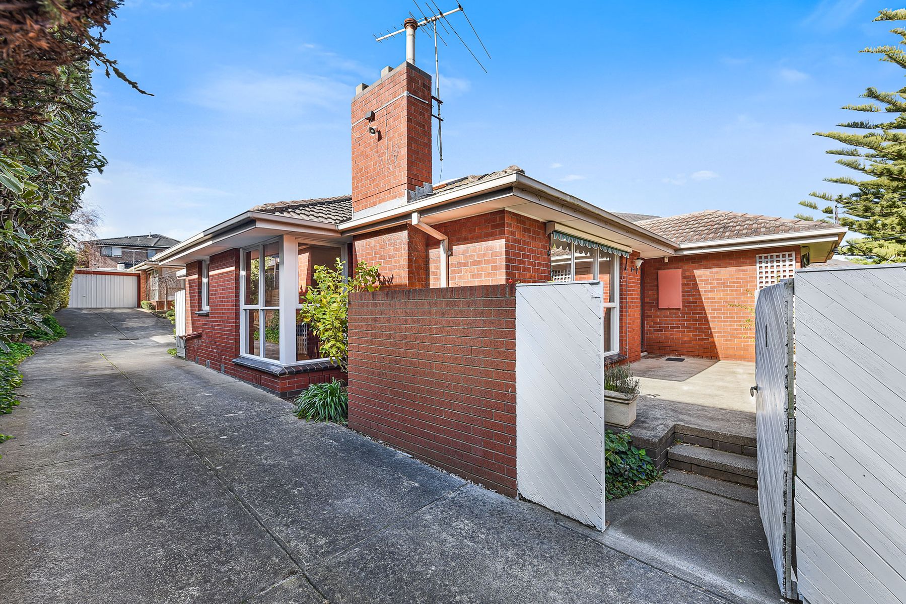 1 48 Brandon Park Drive Web 19