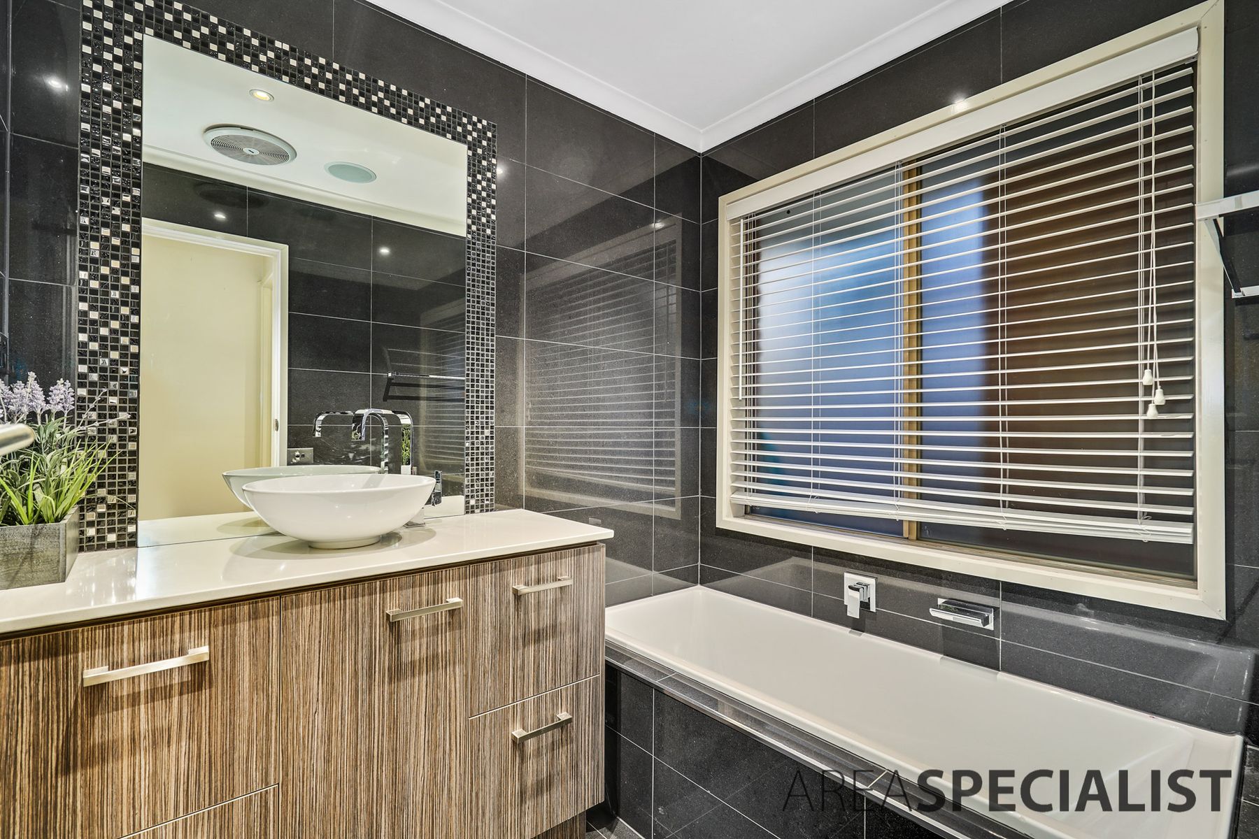 15 Brentwood Drive, Cranbourne North, VIC 3977, Cranbourne North - Thumbnail 4