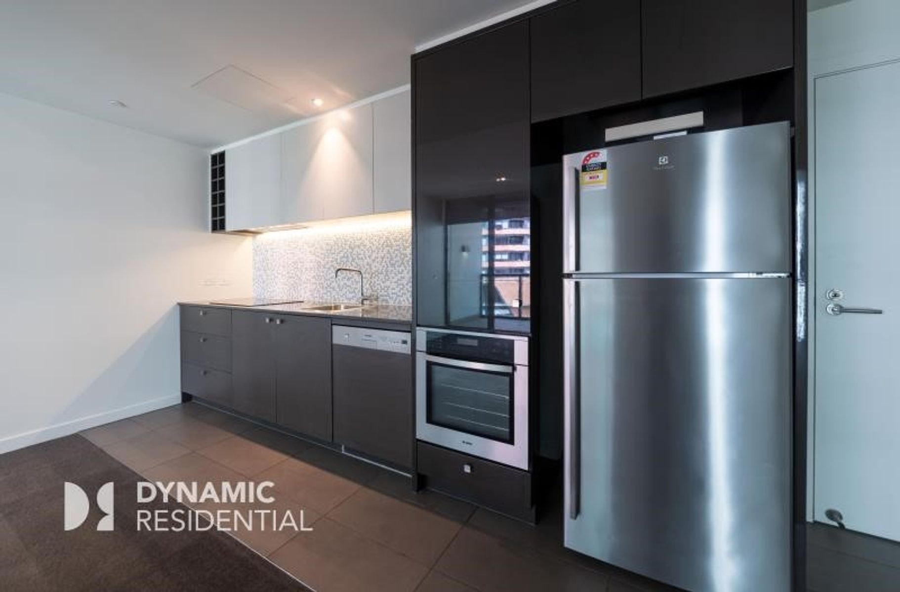 2E/9 Waterside Place, Docklands, Docklands - Thumbnail 2