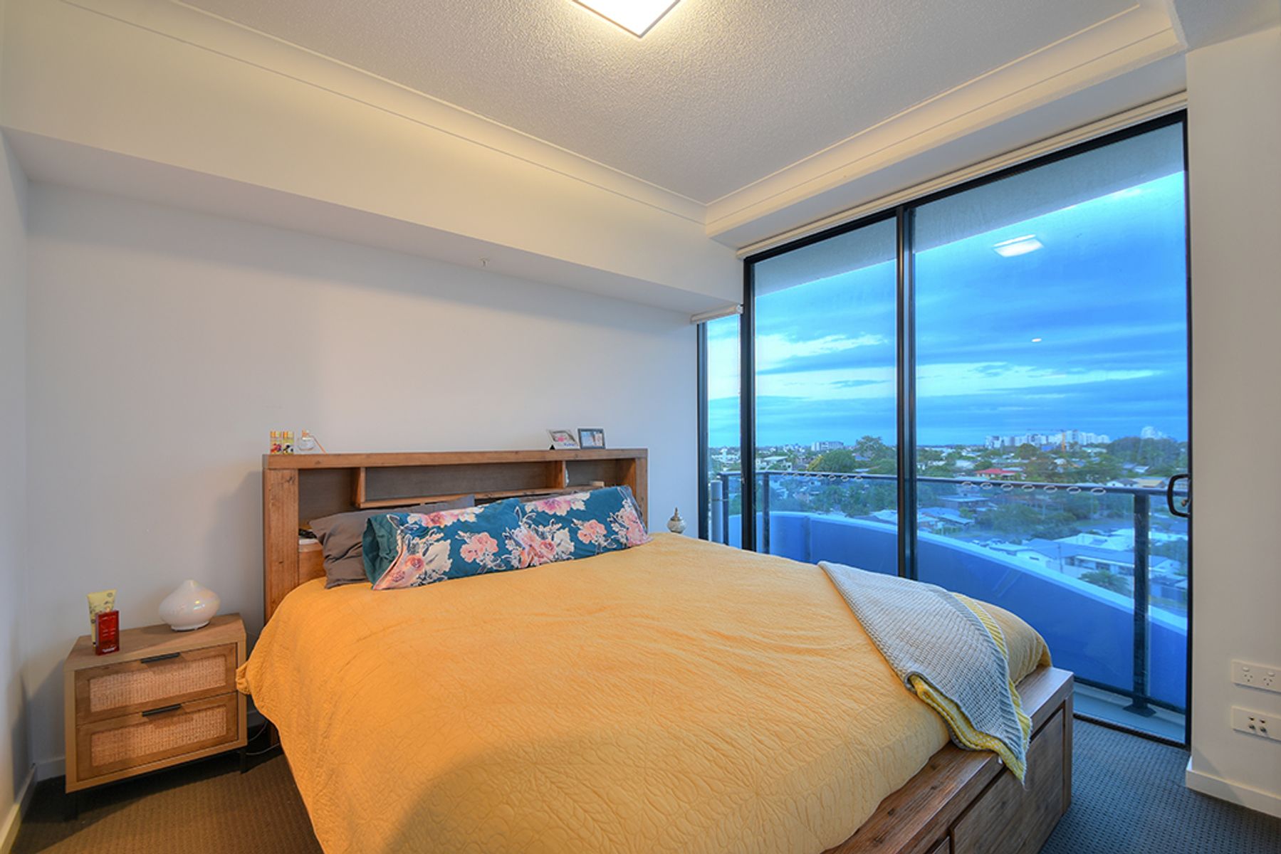 2706 5 Harbour Side Court Biggera Waters  Alessia Tang08