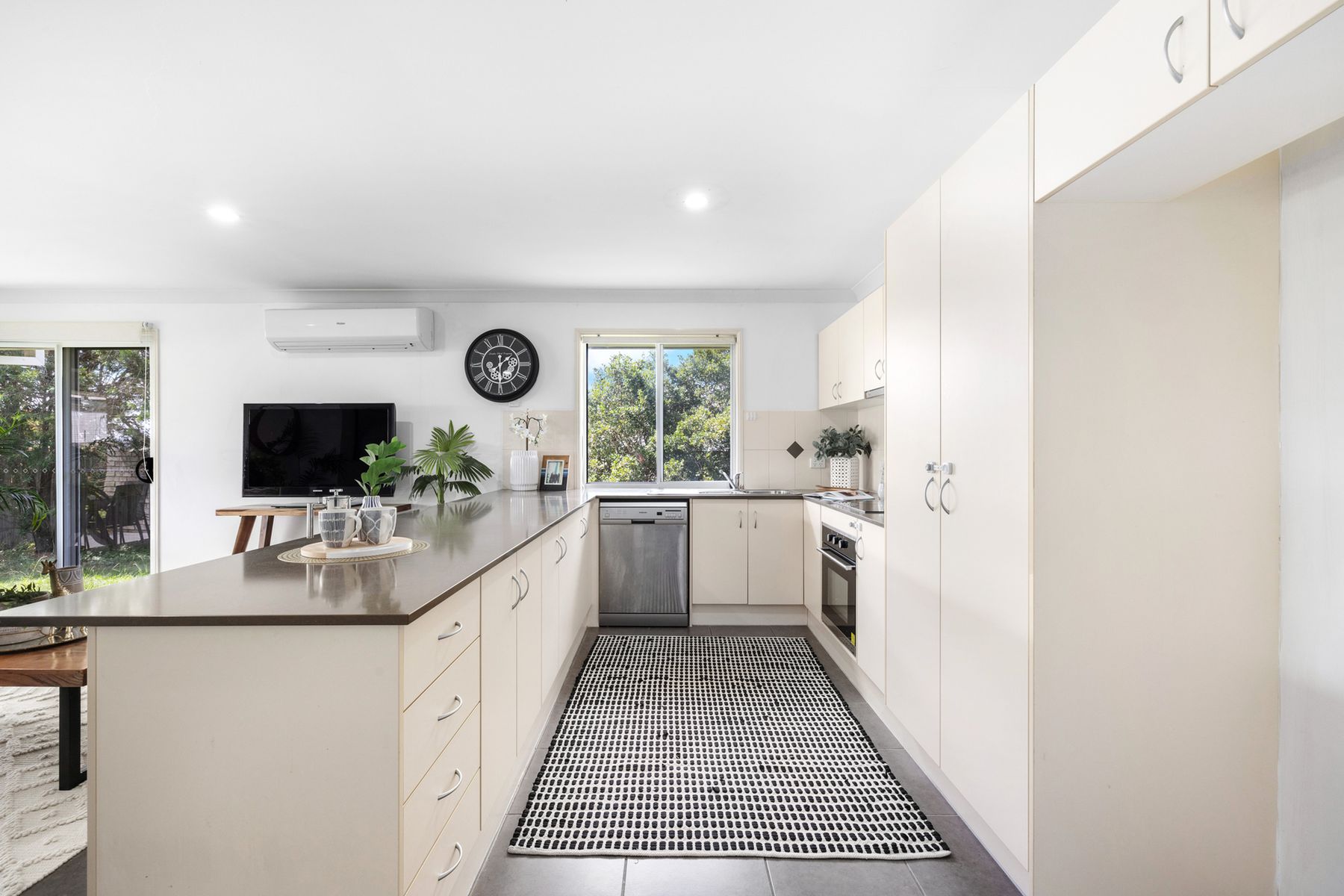 31 Charlton Place, Regents Park QLD 4118, Regents Park - Thumbnail 3
