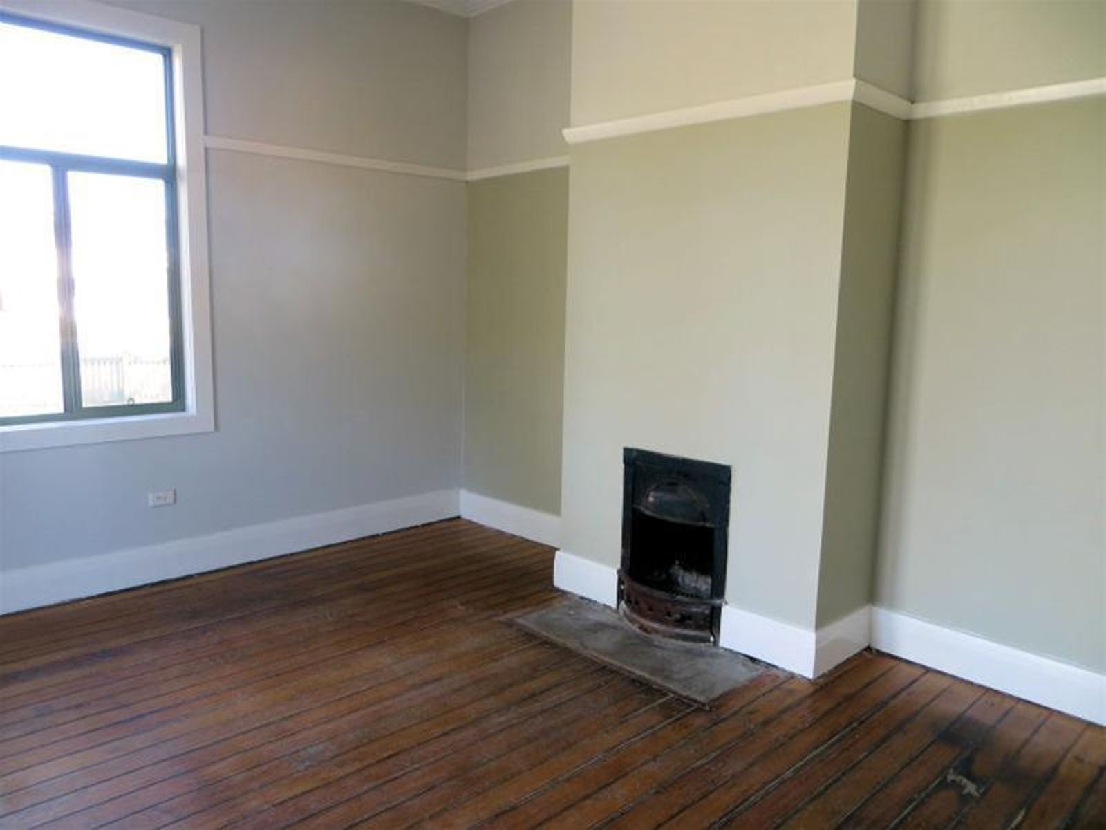 409 Dairtnunk Avenue, Cardross - Thumbnail 2