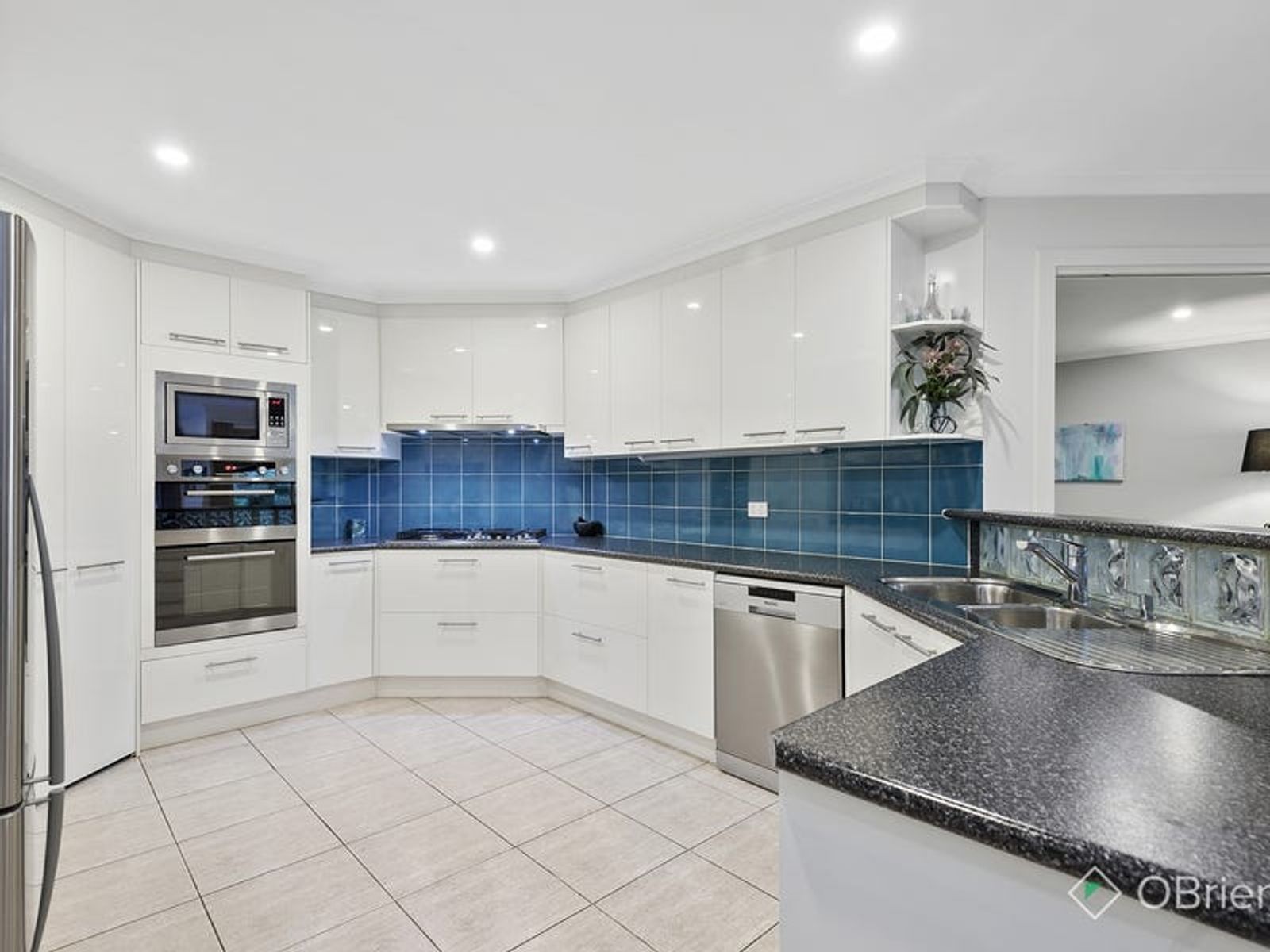 3 Paran Close, Endeavour Hills, VIC 3802, Endeavour Hills - Thumbnail 2