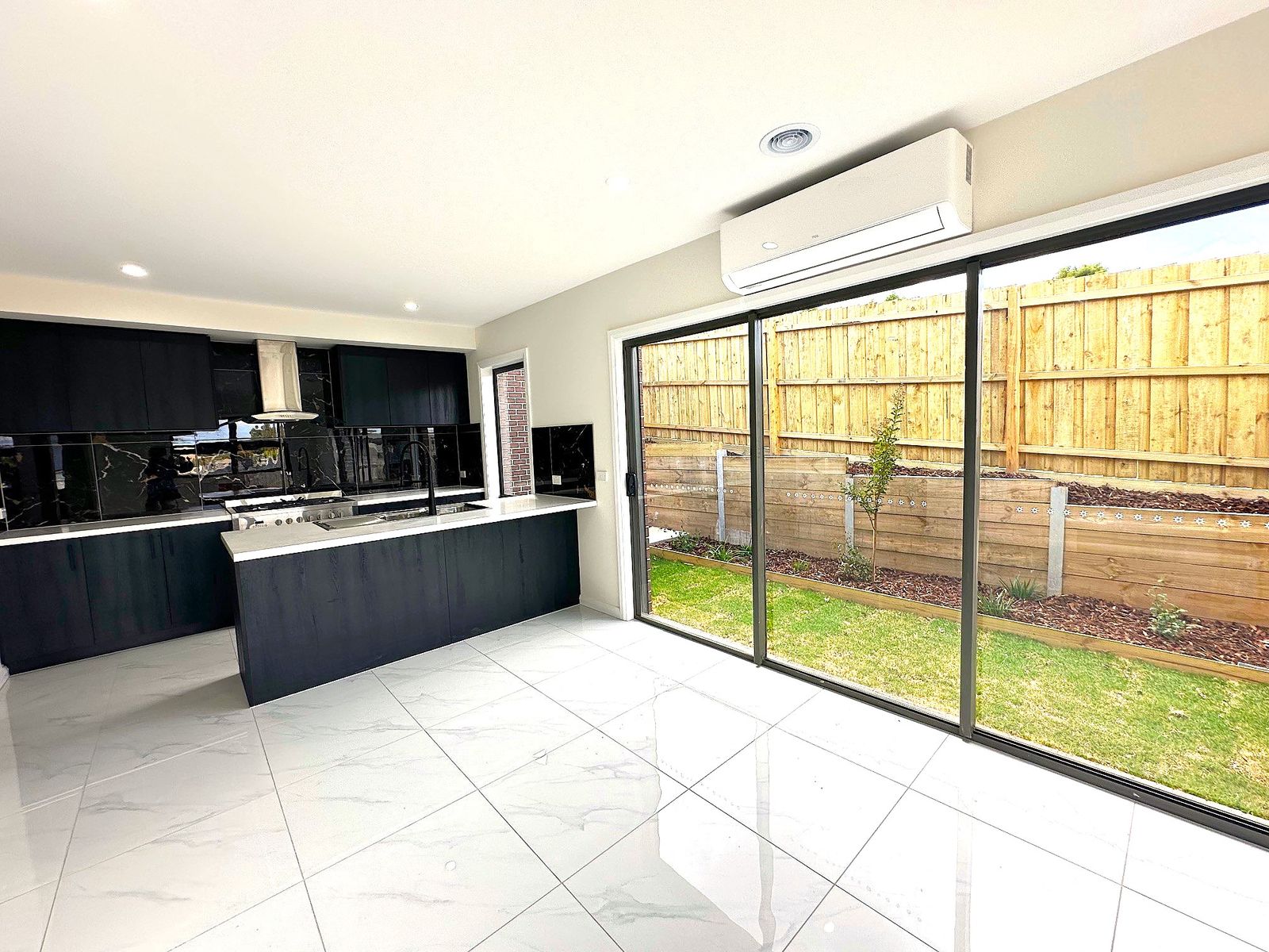 1/19 Boanyoo Road, Drouin VIC 3818, Drouin - Thumbnail 2