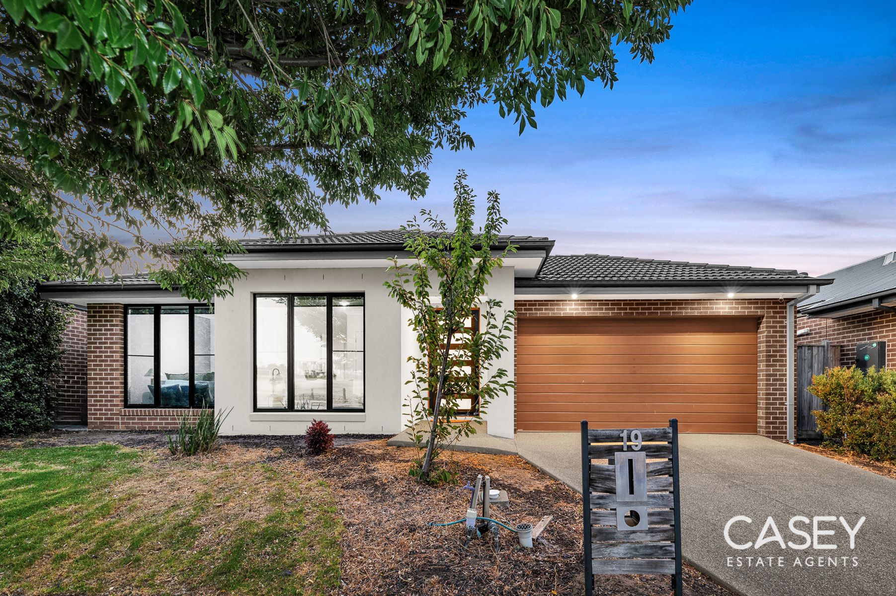 19 Quist Parade, Cranbourne West - Thumbnail 3