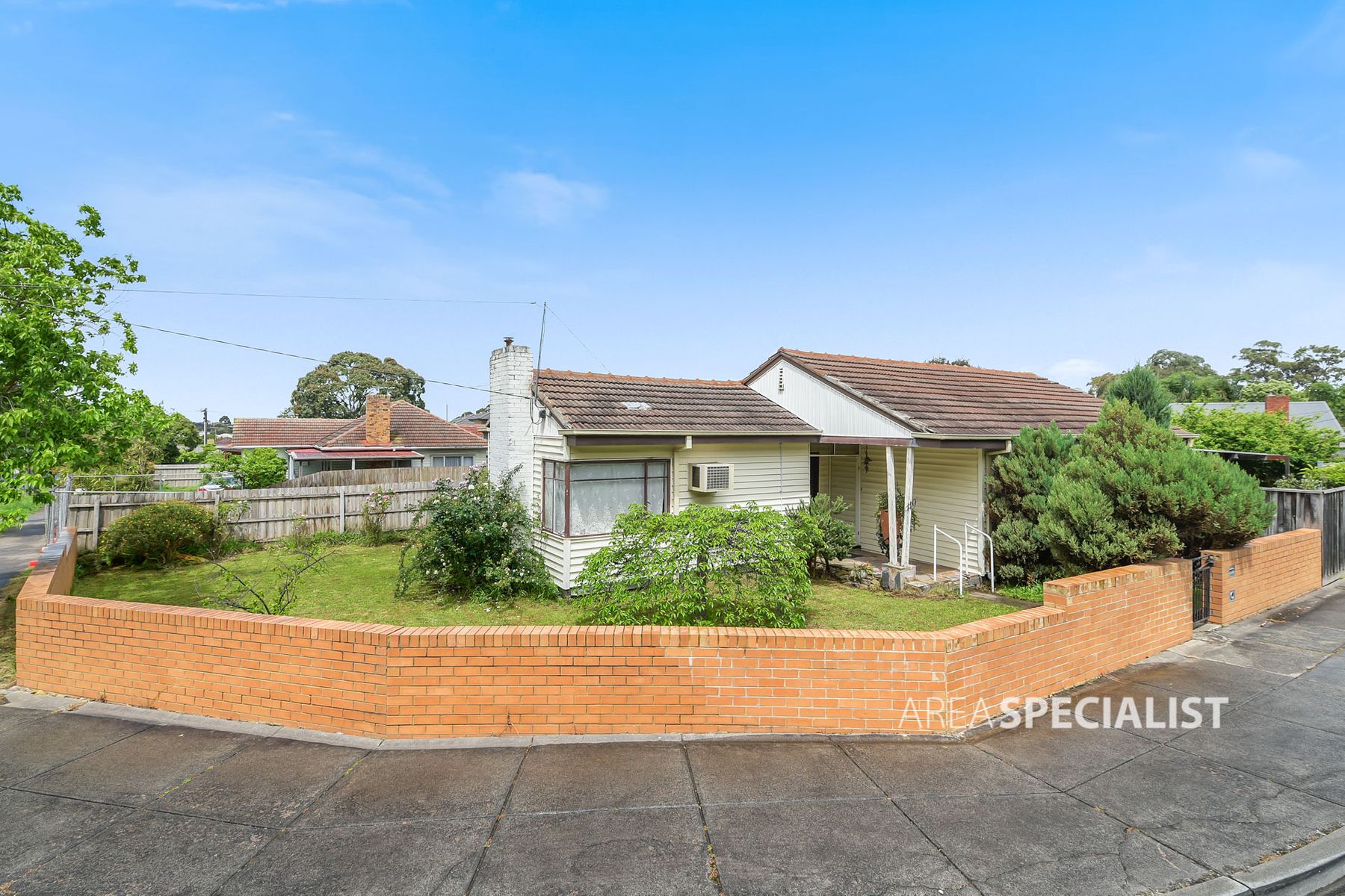 110 Rooks Rd Web 1
