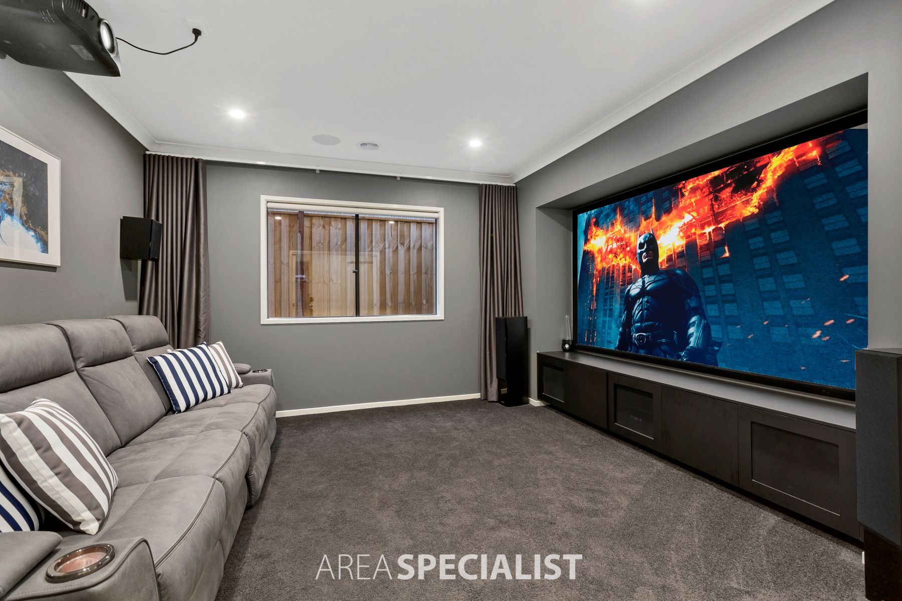 13 Rosanove Street, Clyde North, VIC 3978, Clyde North - Thumbnail 2