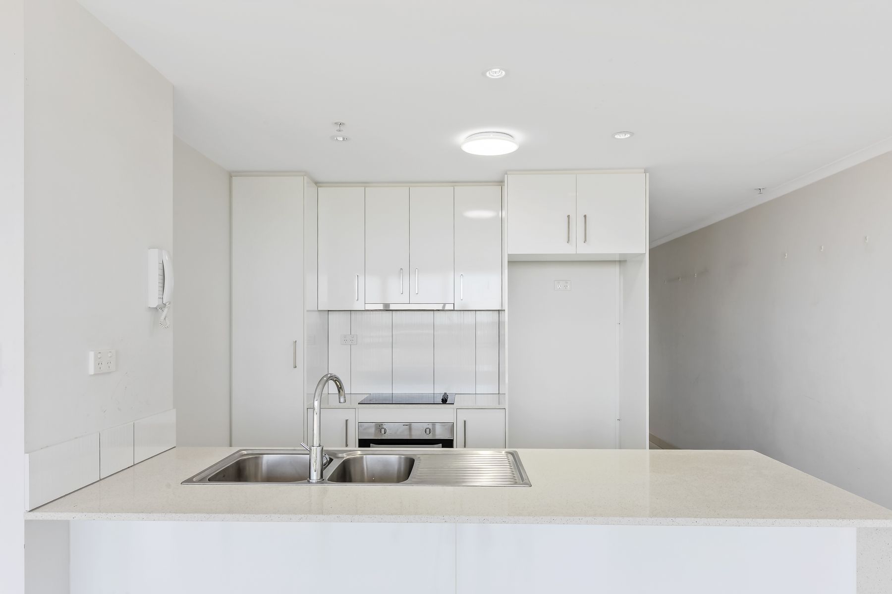 401/6 Finniss Street, Darwin City NT 0800, Darwin City - Thumbnail 2