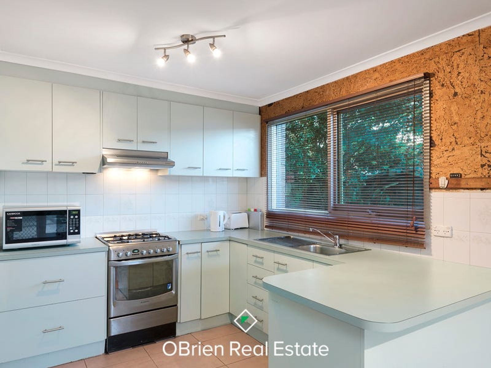 18 Adamson Drive, Endeavour Hills, VIC 3802, Endeavour Hills - Thumbnail 3