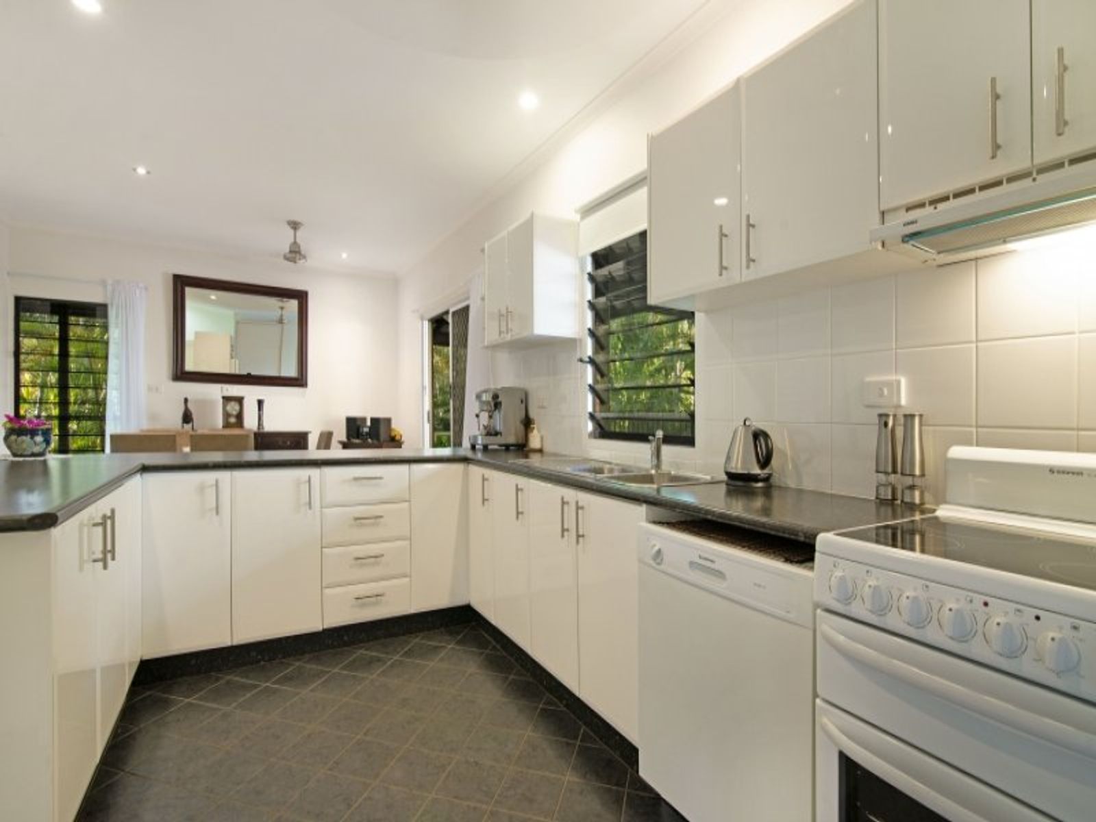 82 Rocklands Drive, Tiwi NT 0810, Tiwi - Thumbnail 6