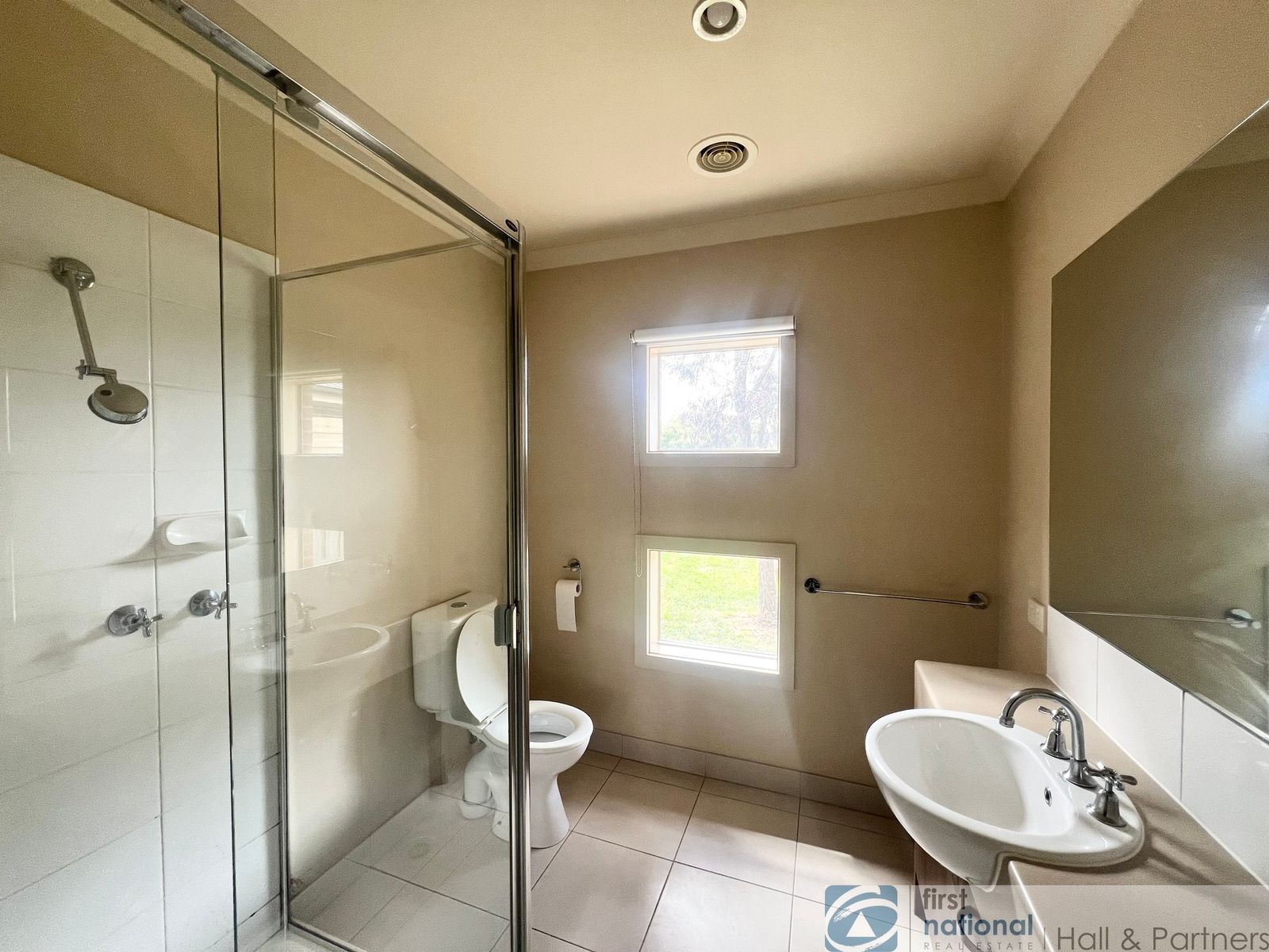 22 Camelia Way, Pakenham VIC 3810, Pakenham - Thumbnail 3
