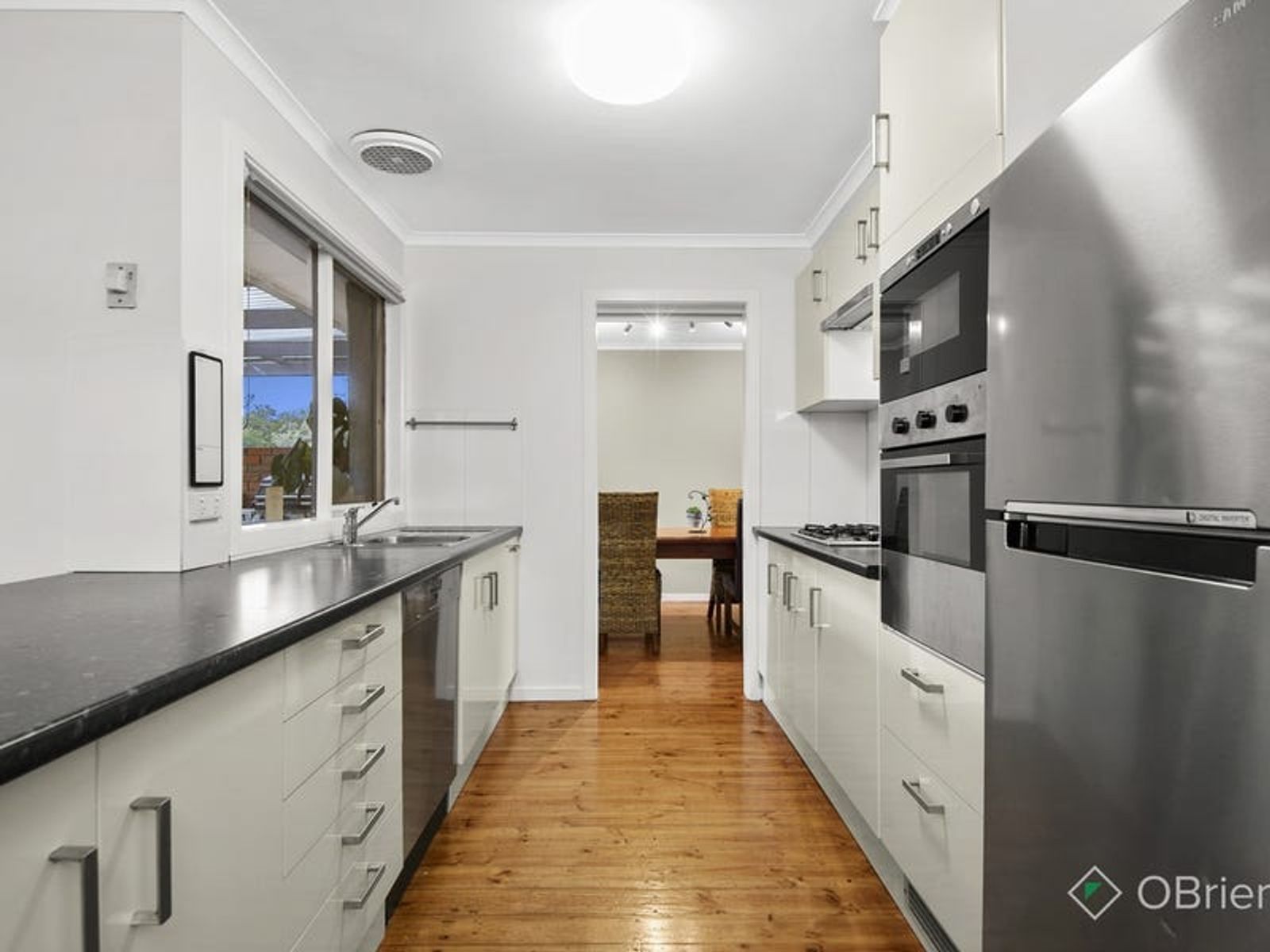51 Sydney Parkinson Avenue, Endeavour Hills, VIC 3802, Endeavour Hills - Thumbnail 3