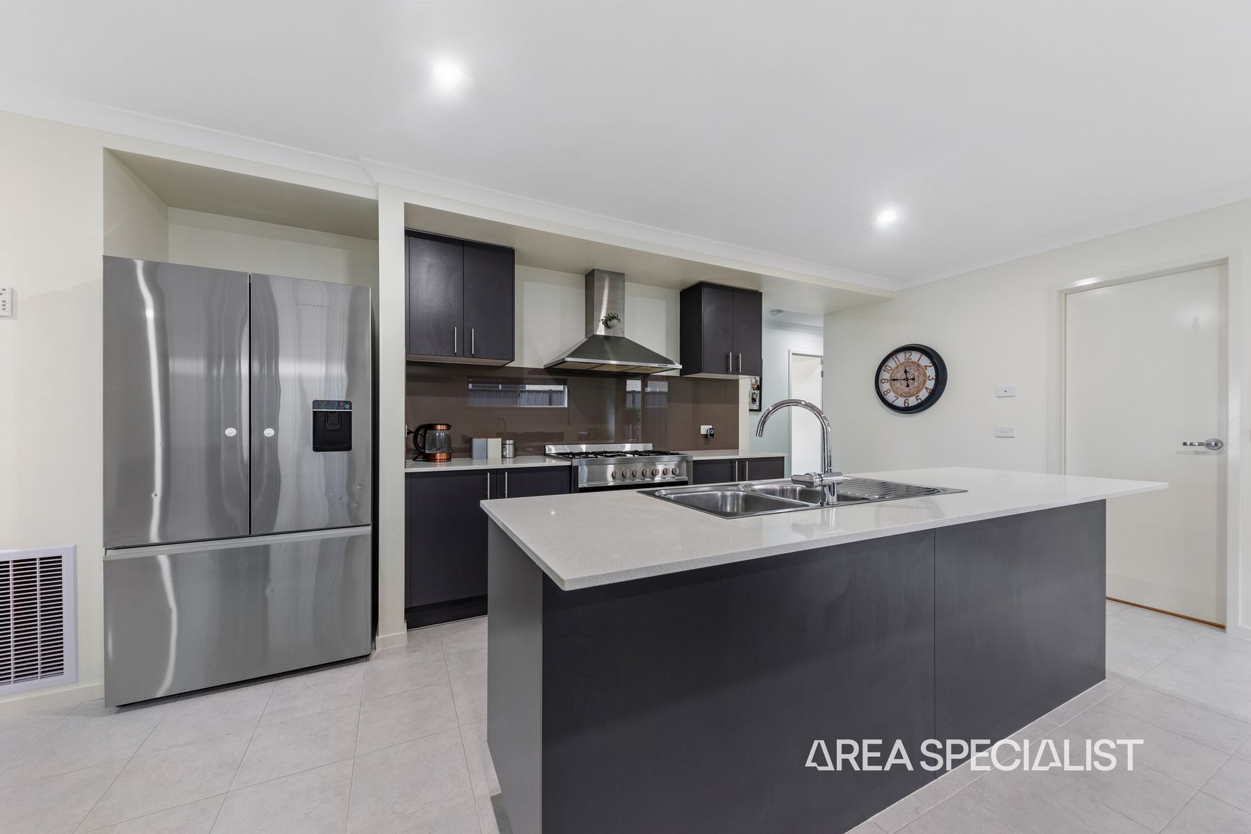 28 Constance Way, Pakenham, VIC 3810, Pakenham - Thumbnail 3