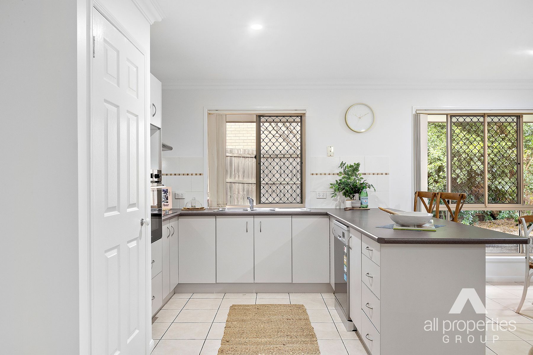 19 Courtney Close, Heritage Park QLD 4118, Heritage Park - Thumbnail 2