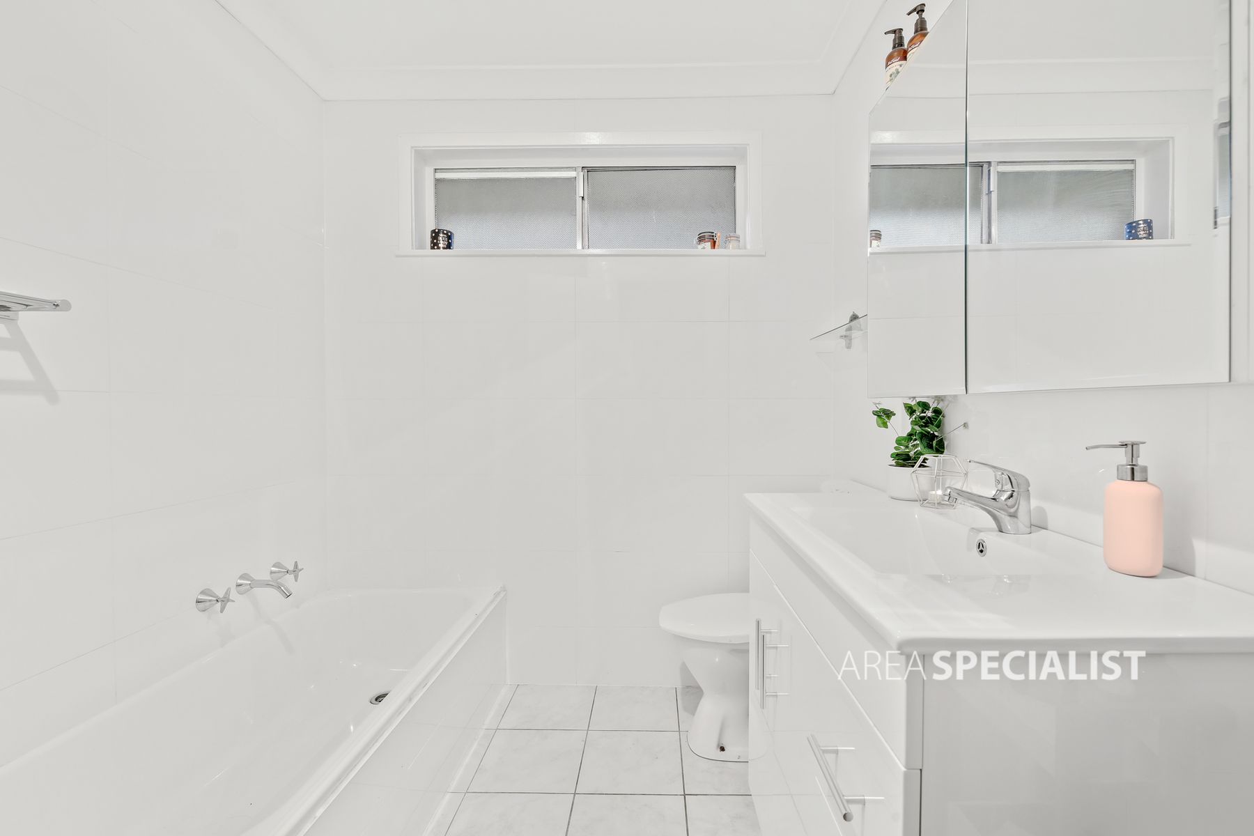 11 Haldane St Web 15