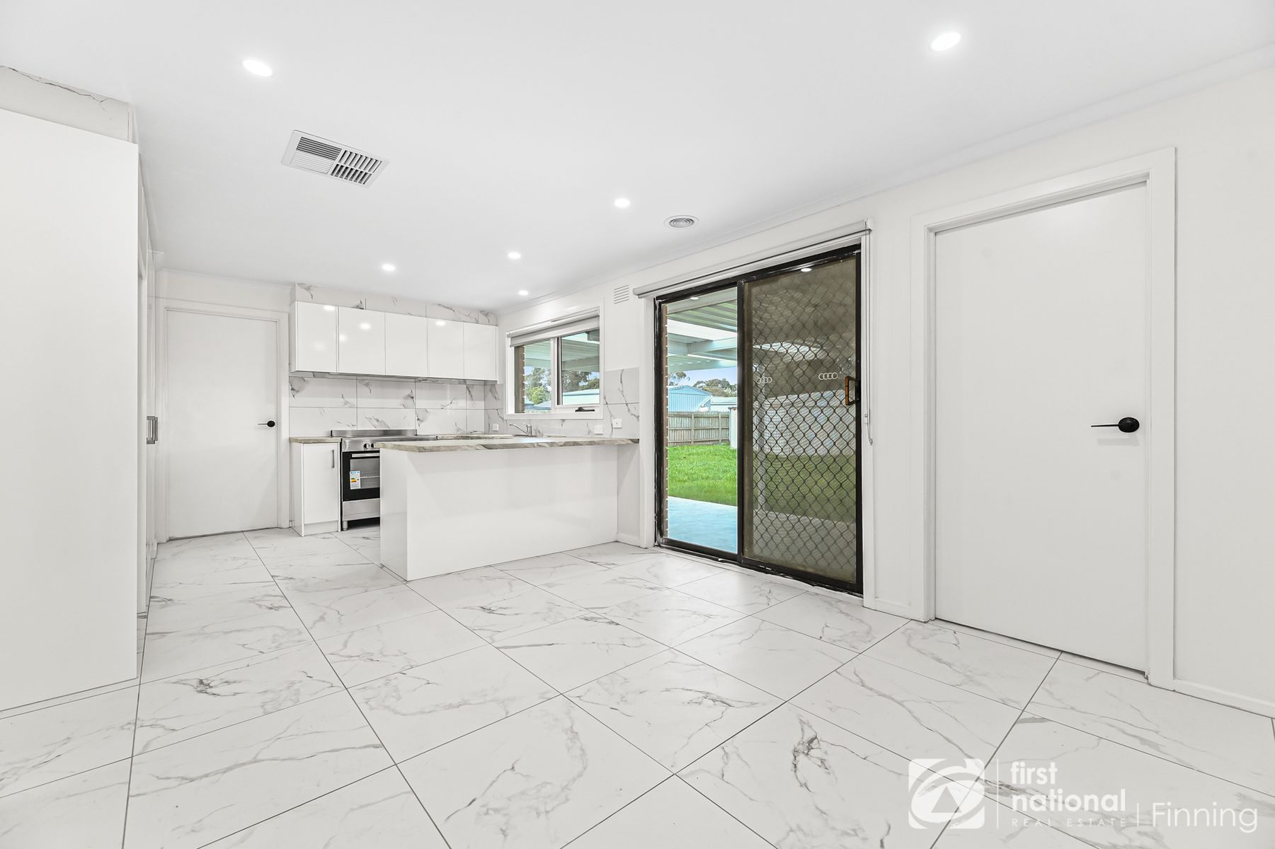10 Mawson Court, Cranbourne North VIC 3977, Cranbourne North - Thumbnail 6