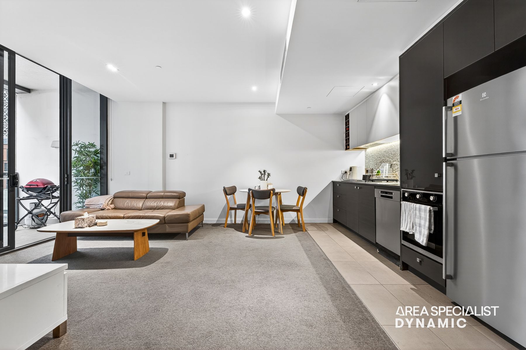 2E/9 Waterside Place, Docklands, Docklands - Thumbnail 3