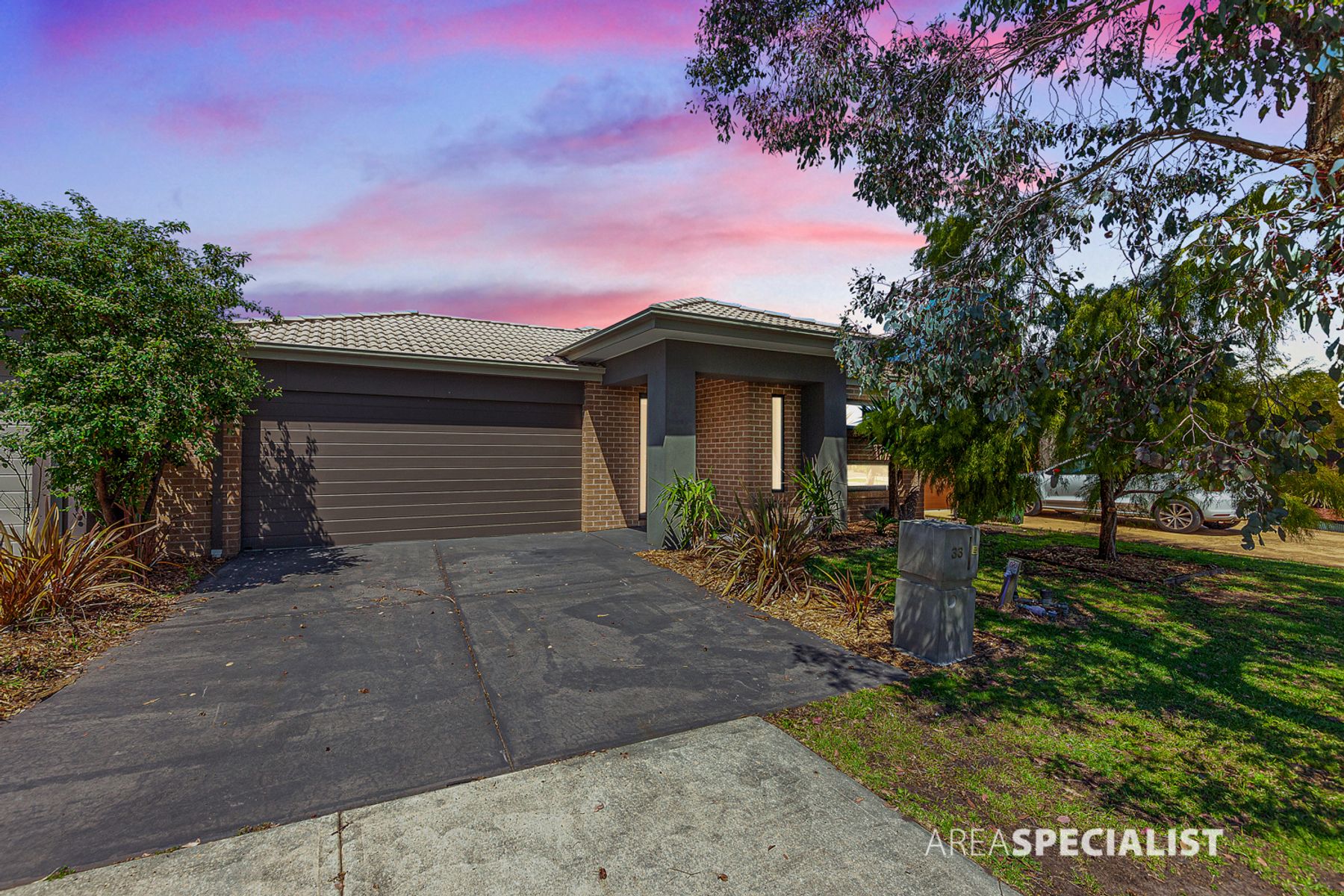 33  Serenity Street, Pakenham, VIC 3810, Pakenham - Thumbnail 2