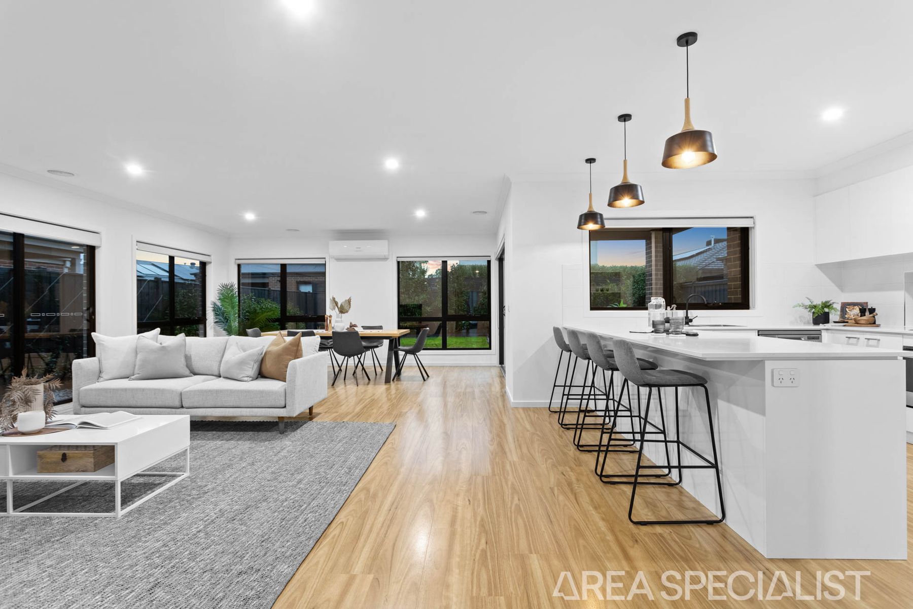 27 Flanagan Crescent, Cranbourne South, VIC 3977, Cranbourne South - Thumbnail 4