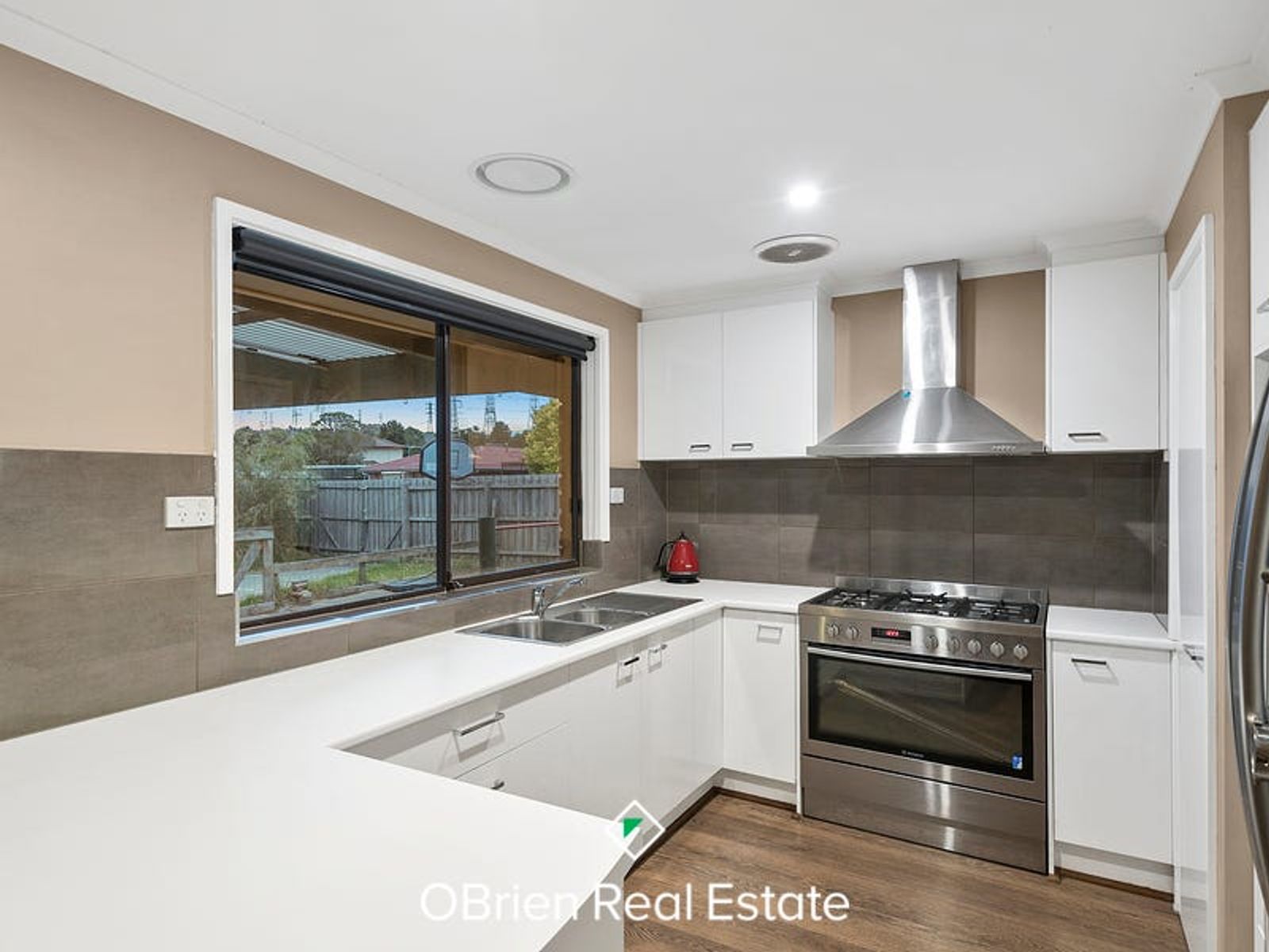 8 Kinloch Gardens, Endeavour Hills, VIC 3802, Endeavour Hills - Thumbnail 2
