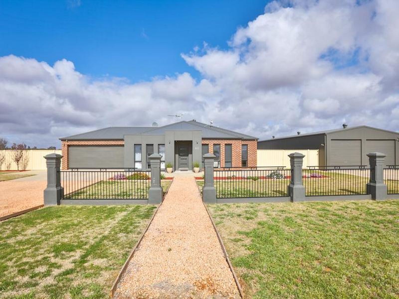 465 Twentieth Street, Cardross - Thumbnail 2