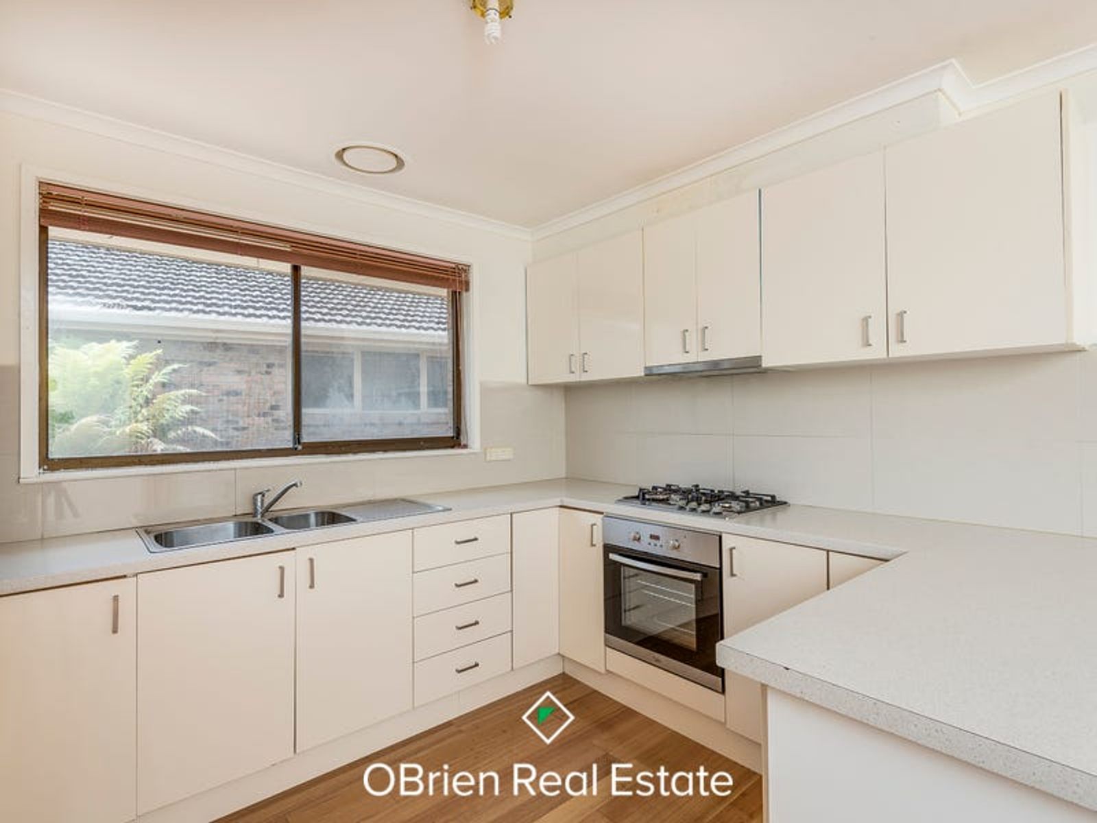 15 Showjump Crescent, Endeavour Hills, VIC 3802, Endeavour Hills - Thumbnail 2