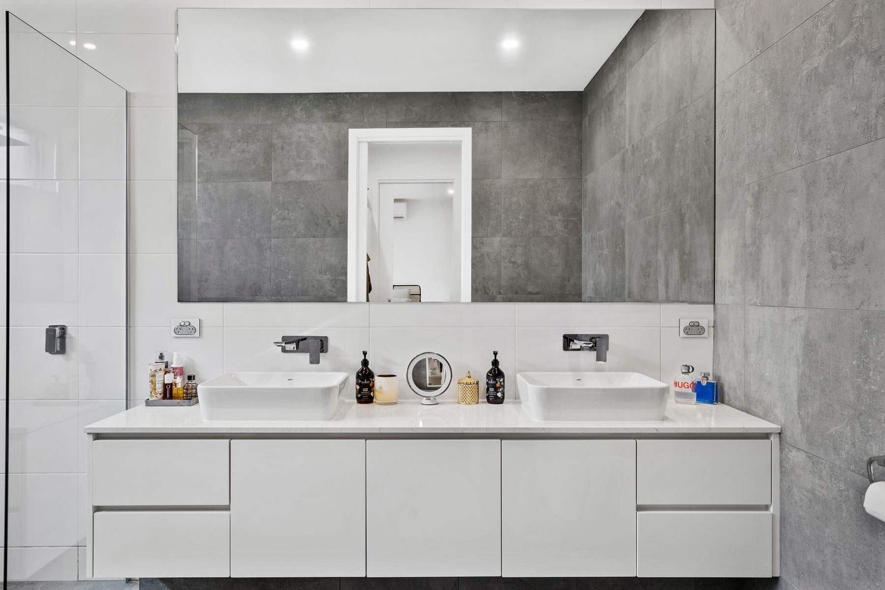 403 Forbidden, Mornington - Thumbnail 5