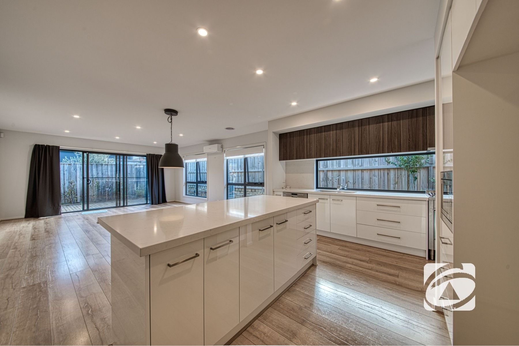 6 Anvil Way, Clyde North VIC 3978, Clyde North - Thumbnail 2