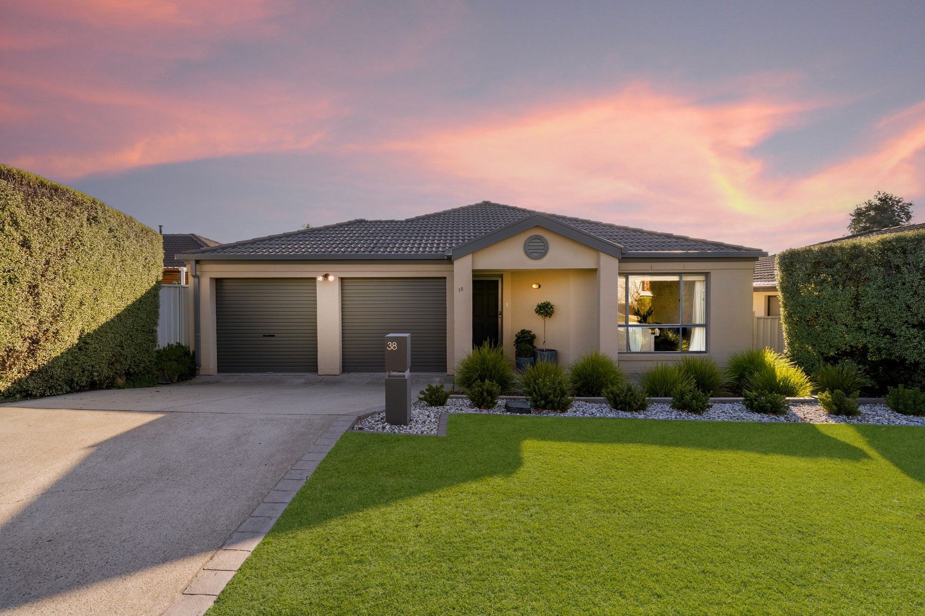 38 Thomas Royal Gardens, Queanbeyan - Thumbnail 2