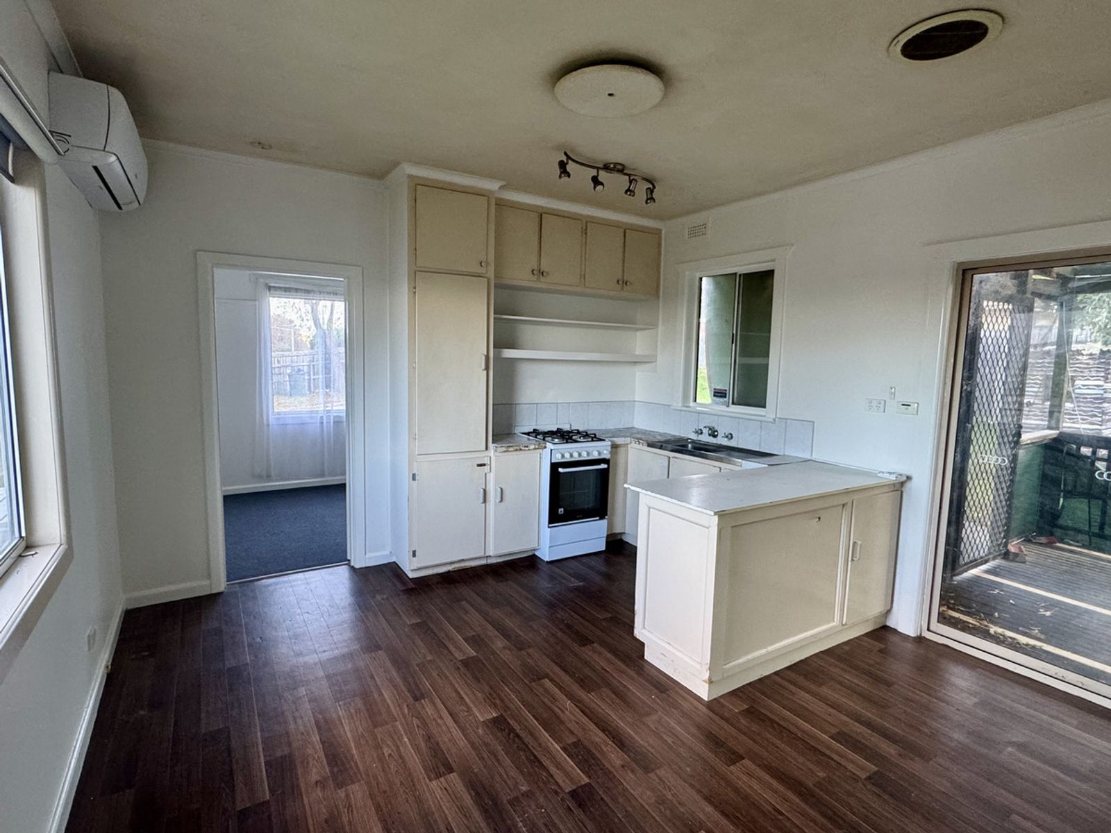 31 Williams Street, Morwell VIC 3840, Morwell - Thumbnail 2