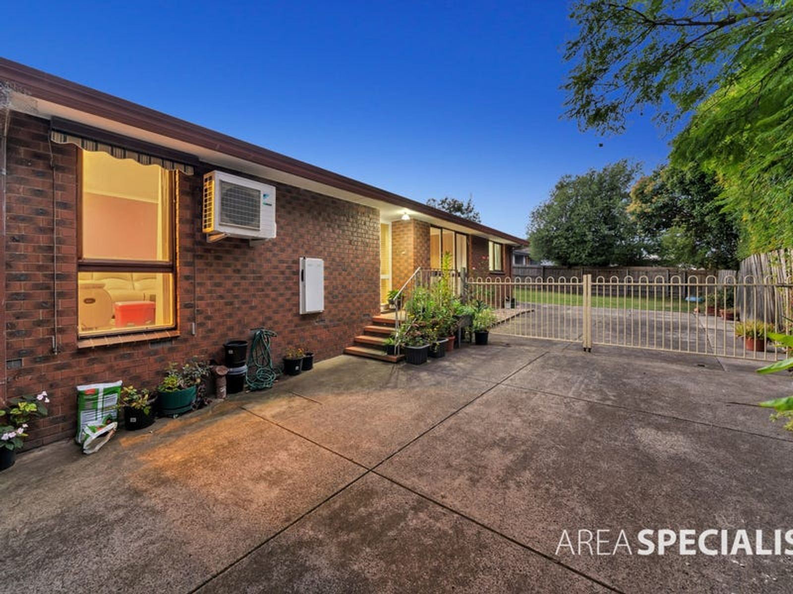 10 Ellaswood Court, Hampton Park, VIC 3976, Hampton Park - Thumbnail 2