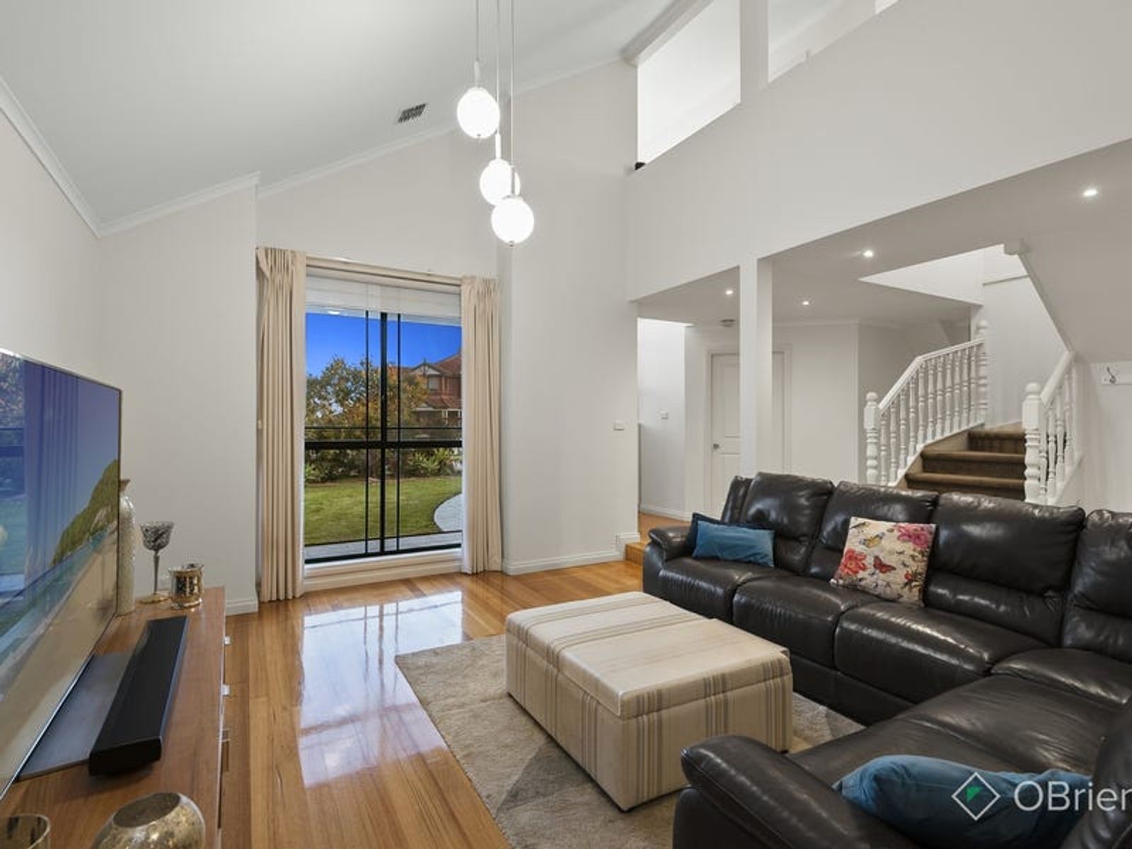 27 Hanna Drive, Endeavour Hills, VIC 3802, Endeavour Hills - Thumbnail 2