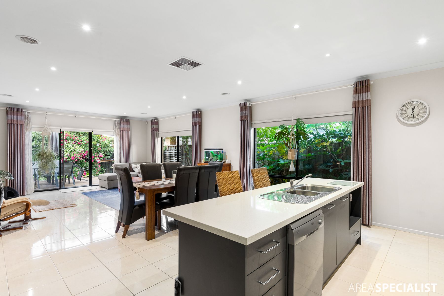 8 Seafarer Way, Sanctuary Lakes, VIC 3030, Sanctuary Lakes - Thumbnail 8