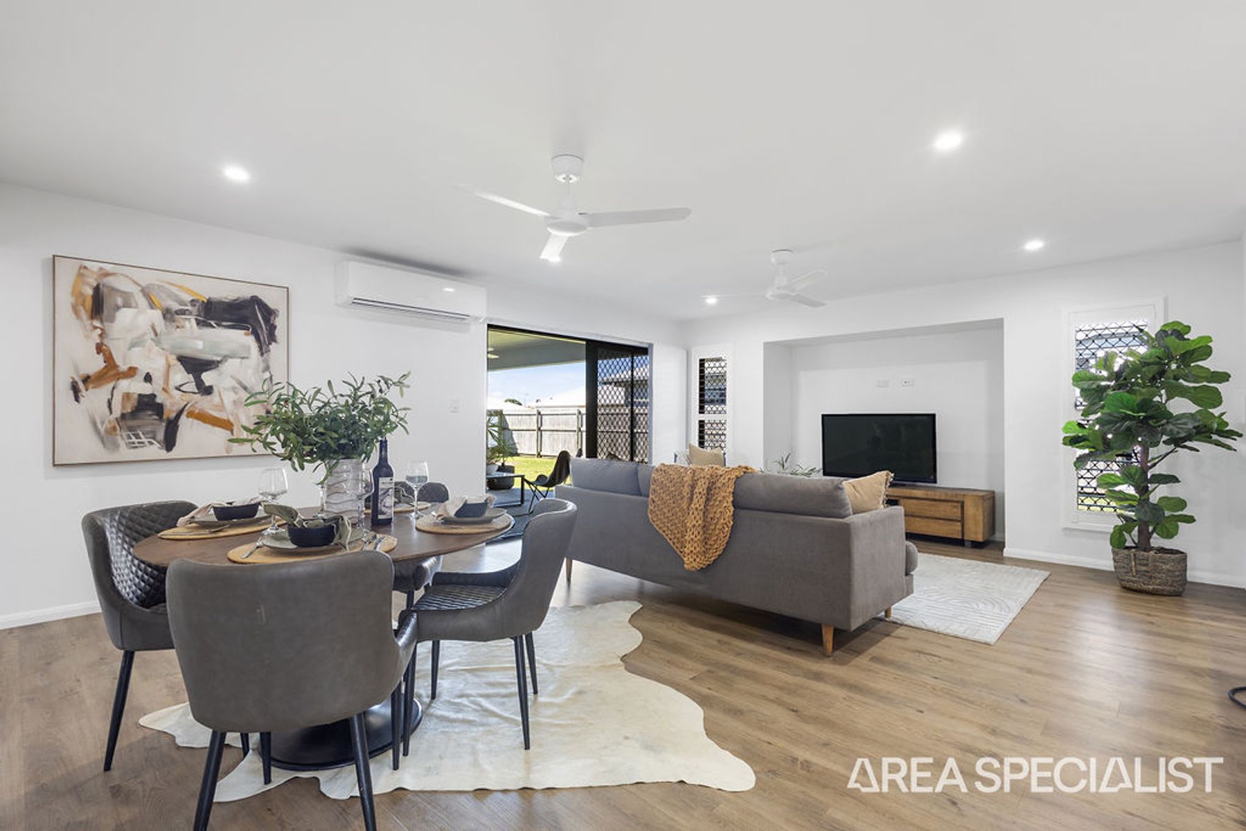 49 Oldmill Drive, Beaconsfield, Beaconsfield - Thumbnail 8