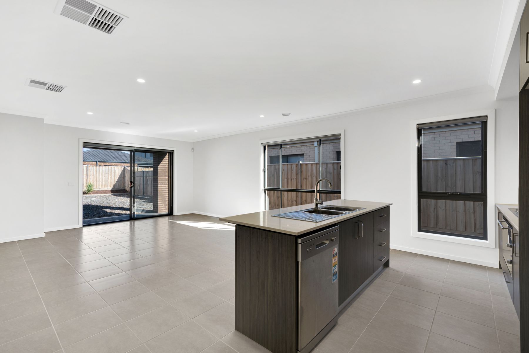 5 Isham Street, Point Cook, VIC 3030, Point Cook - Thumbnail 5