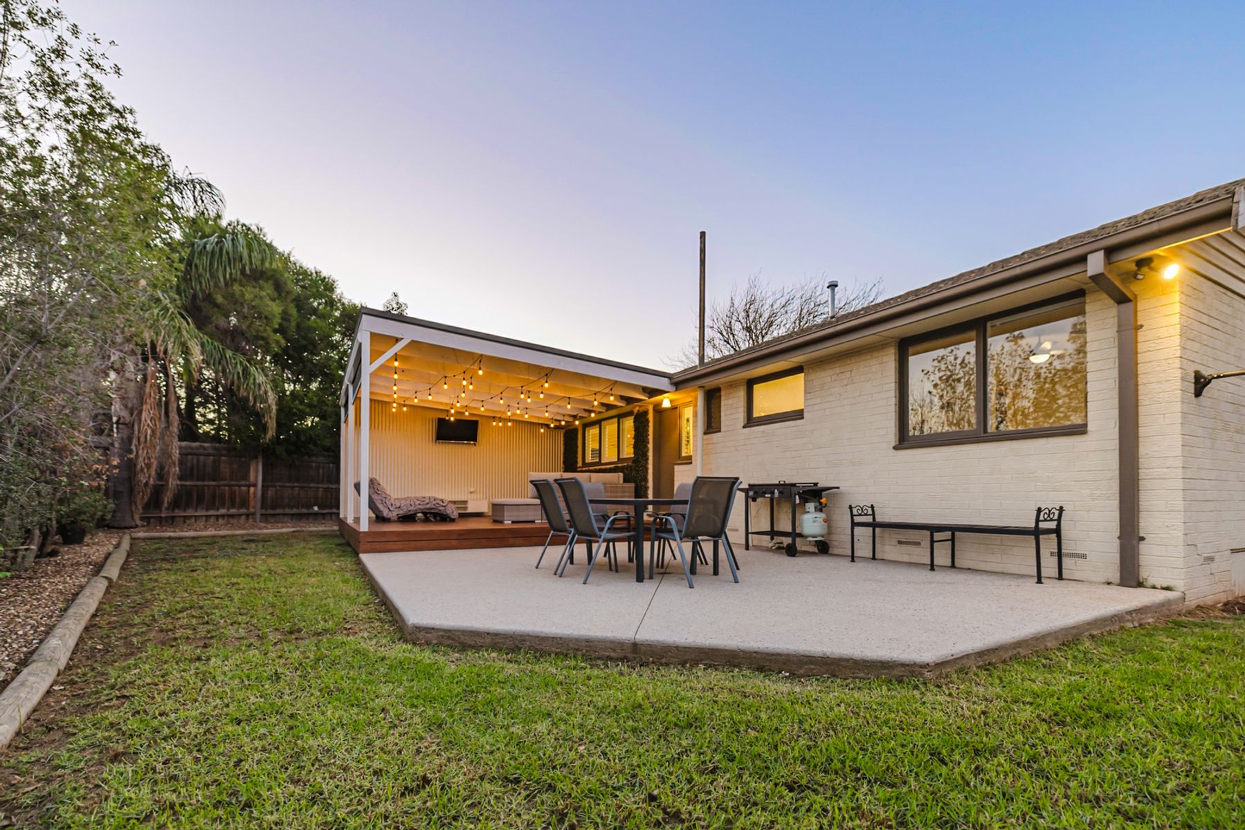 051 Open2view ID946620 33 Malcolm Street