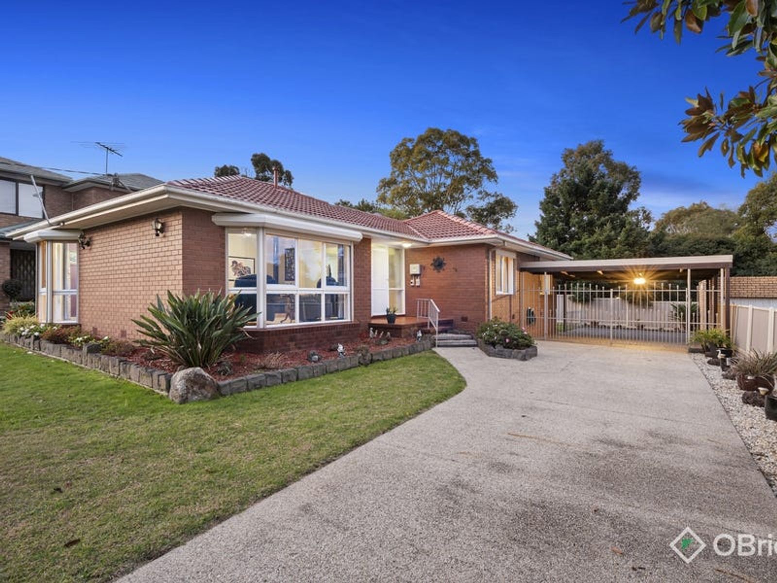 27 Fountain Drive, Narre Warren, VIC 3805, Narre Warren - Thumbnail 2