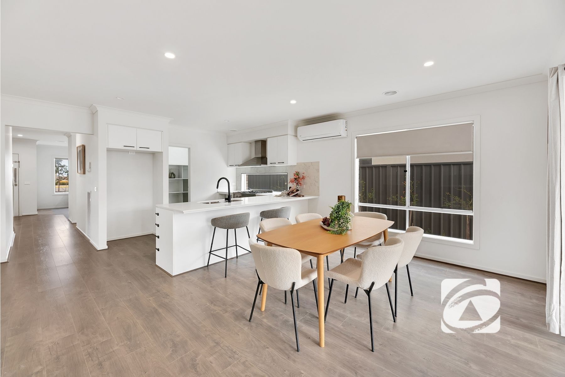 38 Carnelian Circuit, Clyde North VIC 3978, Clyde North - Thumbnail 6