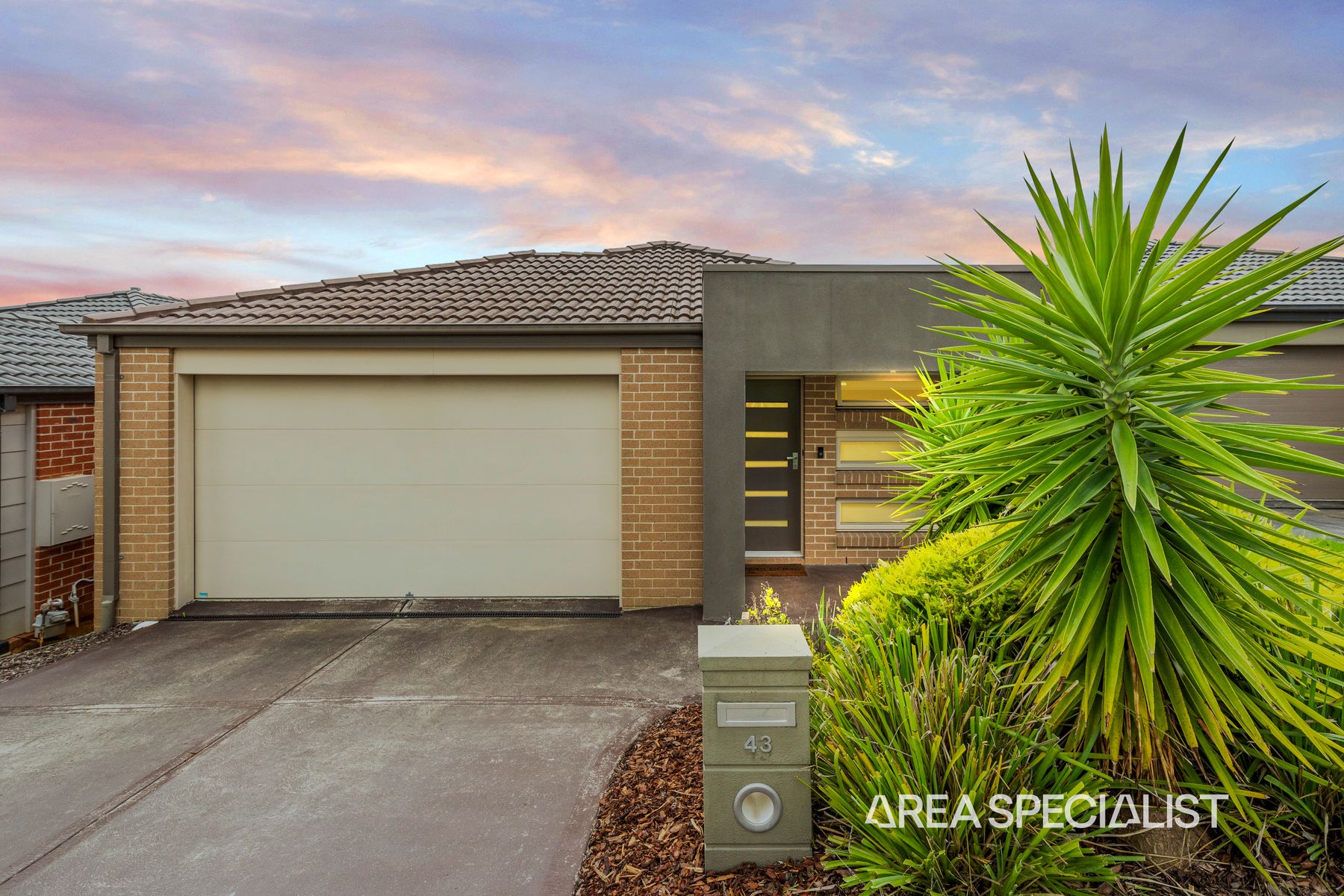 43 Rockford Street, Pakenham, VIC 3810, Pakenham - Thumbnail 2