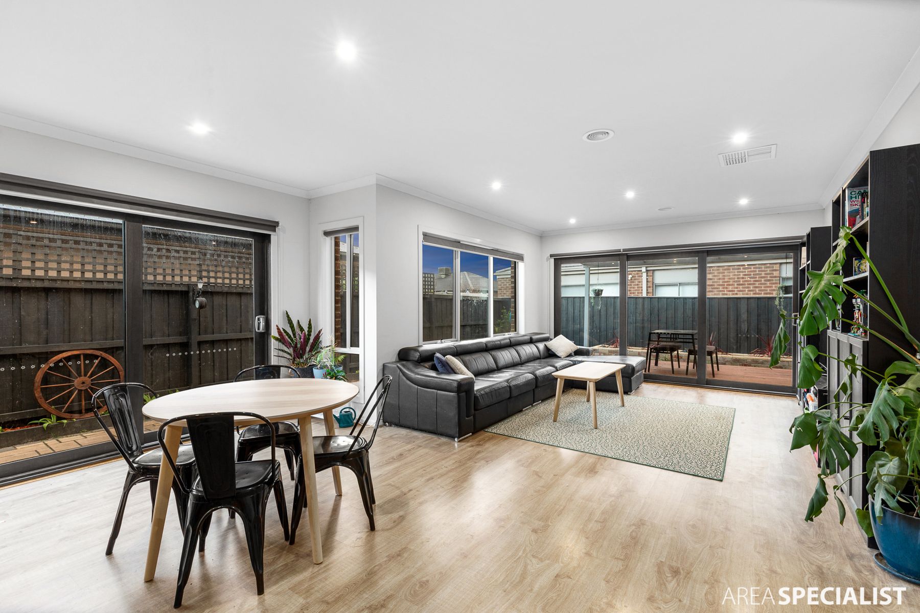 29 Allunga Way, Werribee, VIC 3030, Werribee - Thumbnail 6