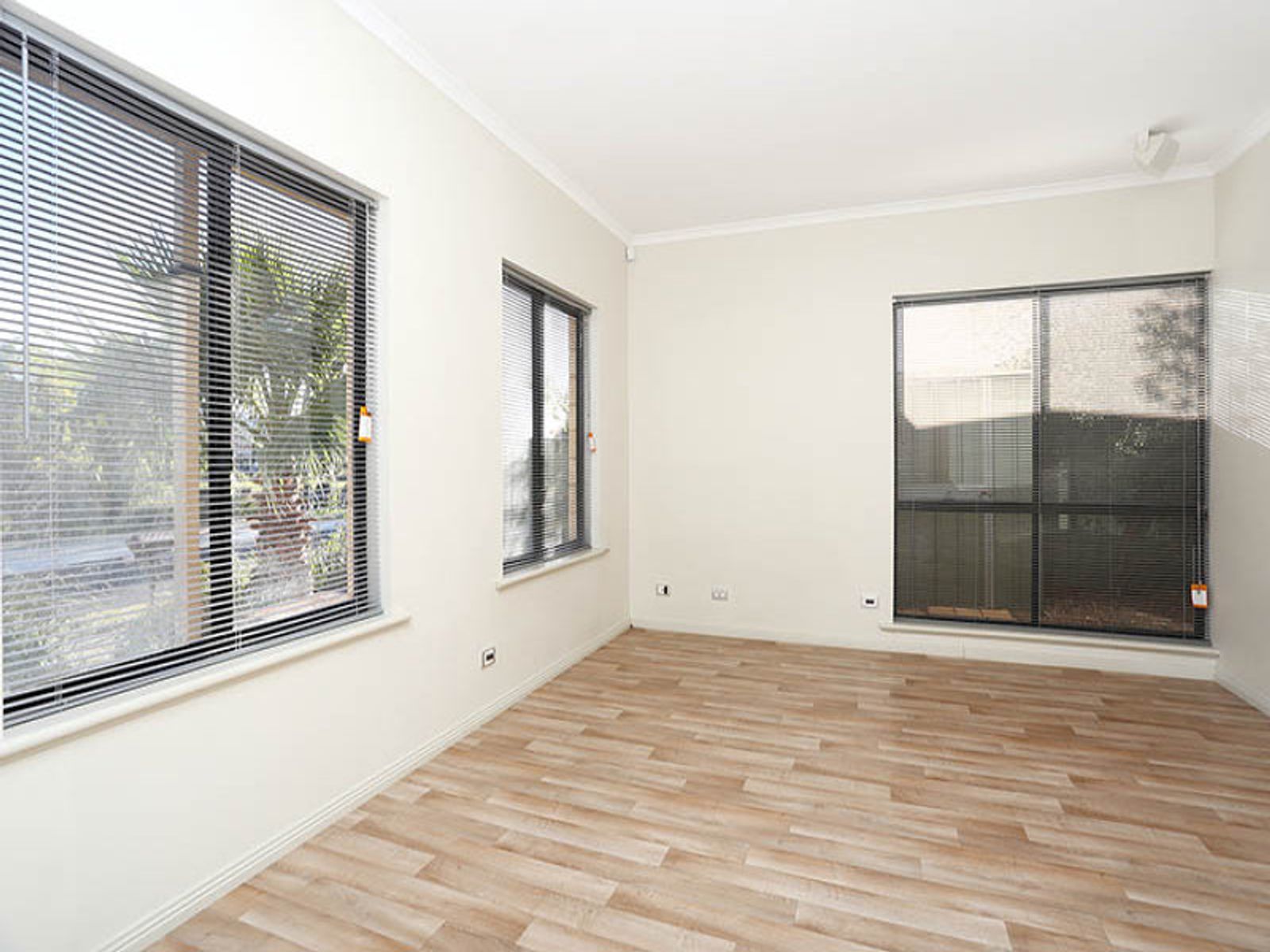 4 Coopers Crescent, Mawson Lakes, SA 5095, Mawson Lakes - Thumbnail 3