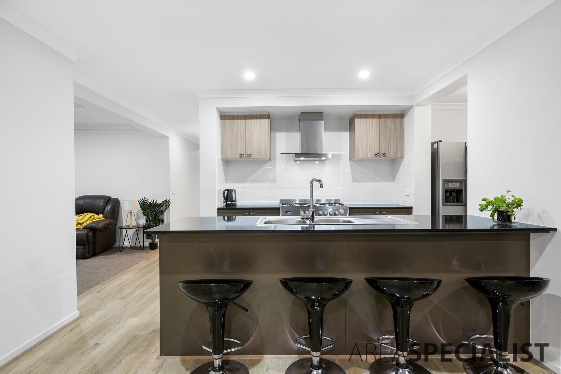 10 Liwen Street, Clyde North, VIC 3978, Clyde North - Thumbnail 6
