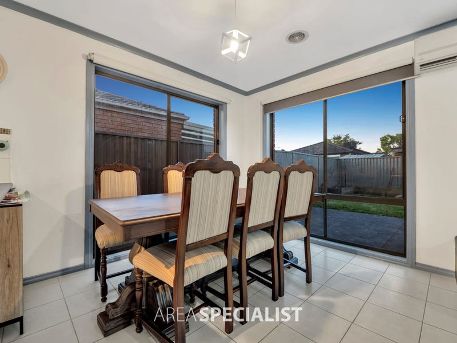 28 Mossman Drive, Cranbourne East, VIC 3977, Cranbourne East - Thumbnail 4