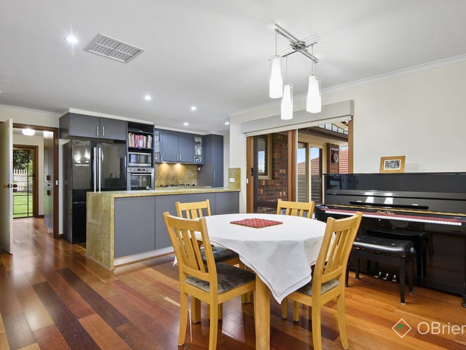 5 Mueller Court, Endeavour Hills, VIC 3802, Endeavour Hills - Thumbnail 2