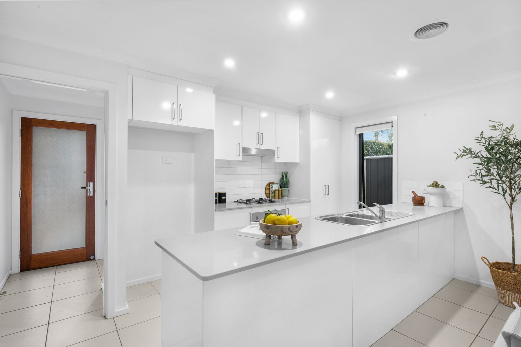 1/19 Henderson Road, Queanbeyan - Thumbnail 3
